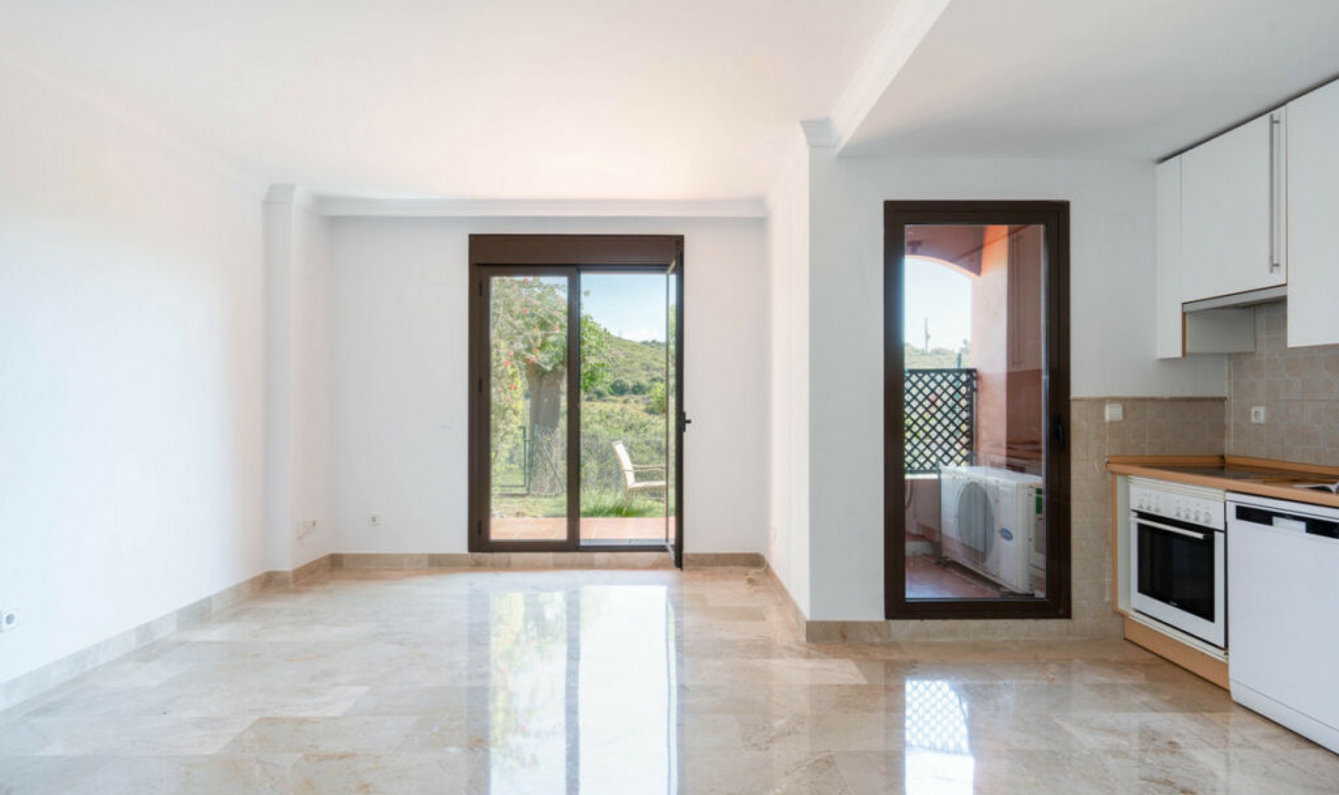 Resale - Apartment -
Estepona