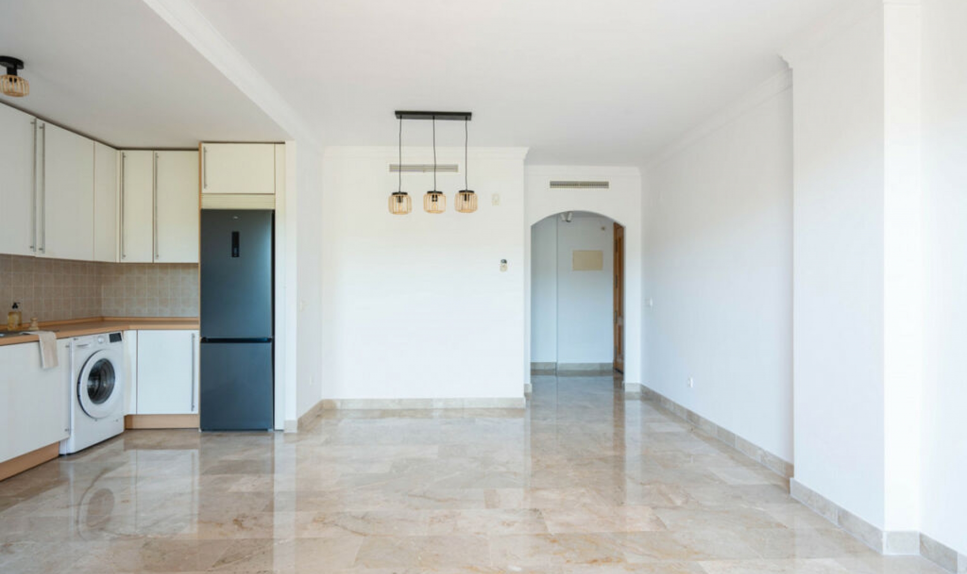 Resale - Apartment -
Estepona