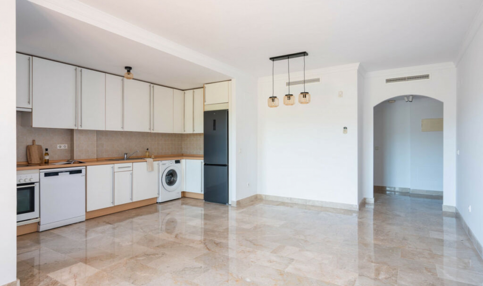 Resale - Apartment -
Estepona