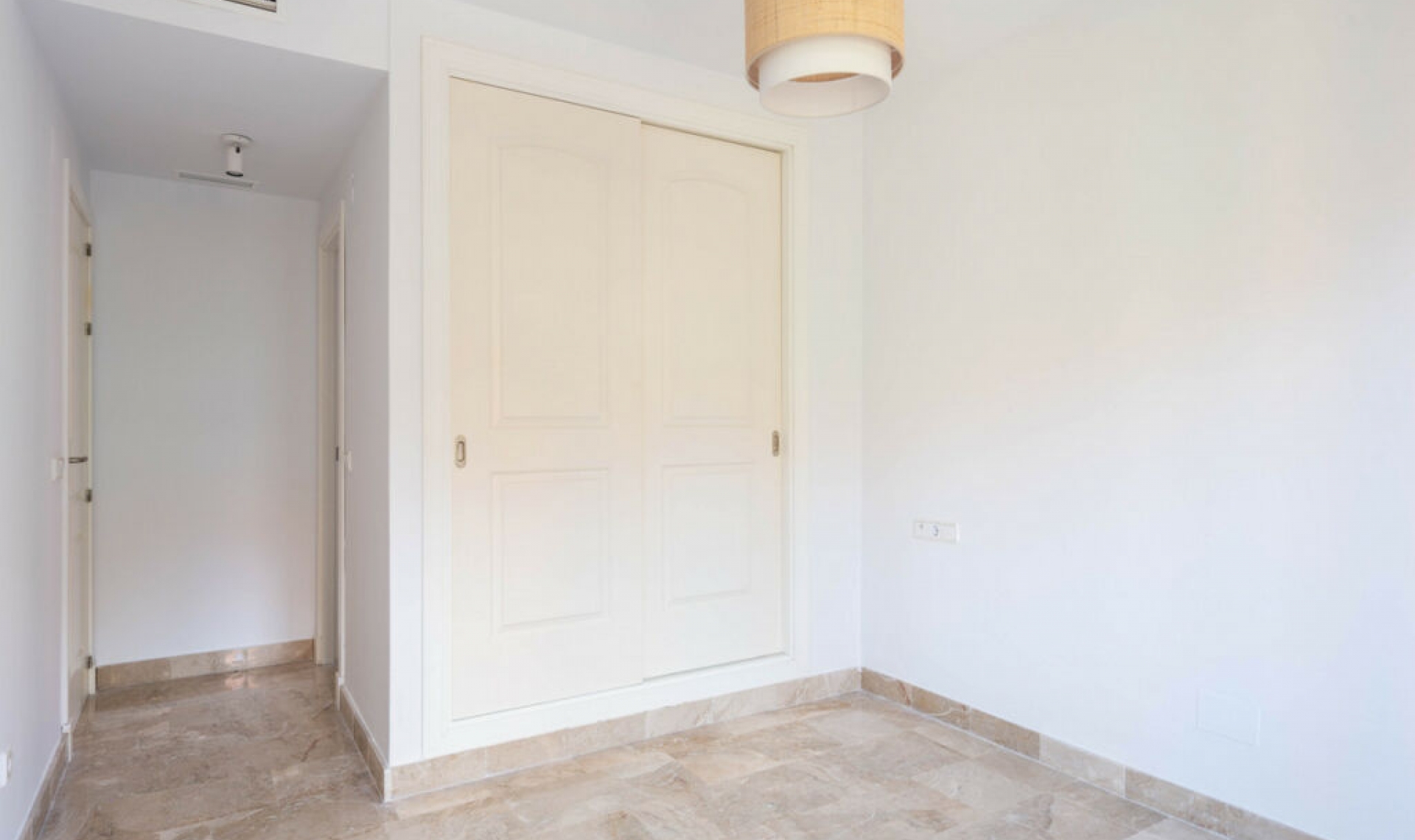 Resale - Apartment -
Estepona