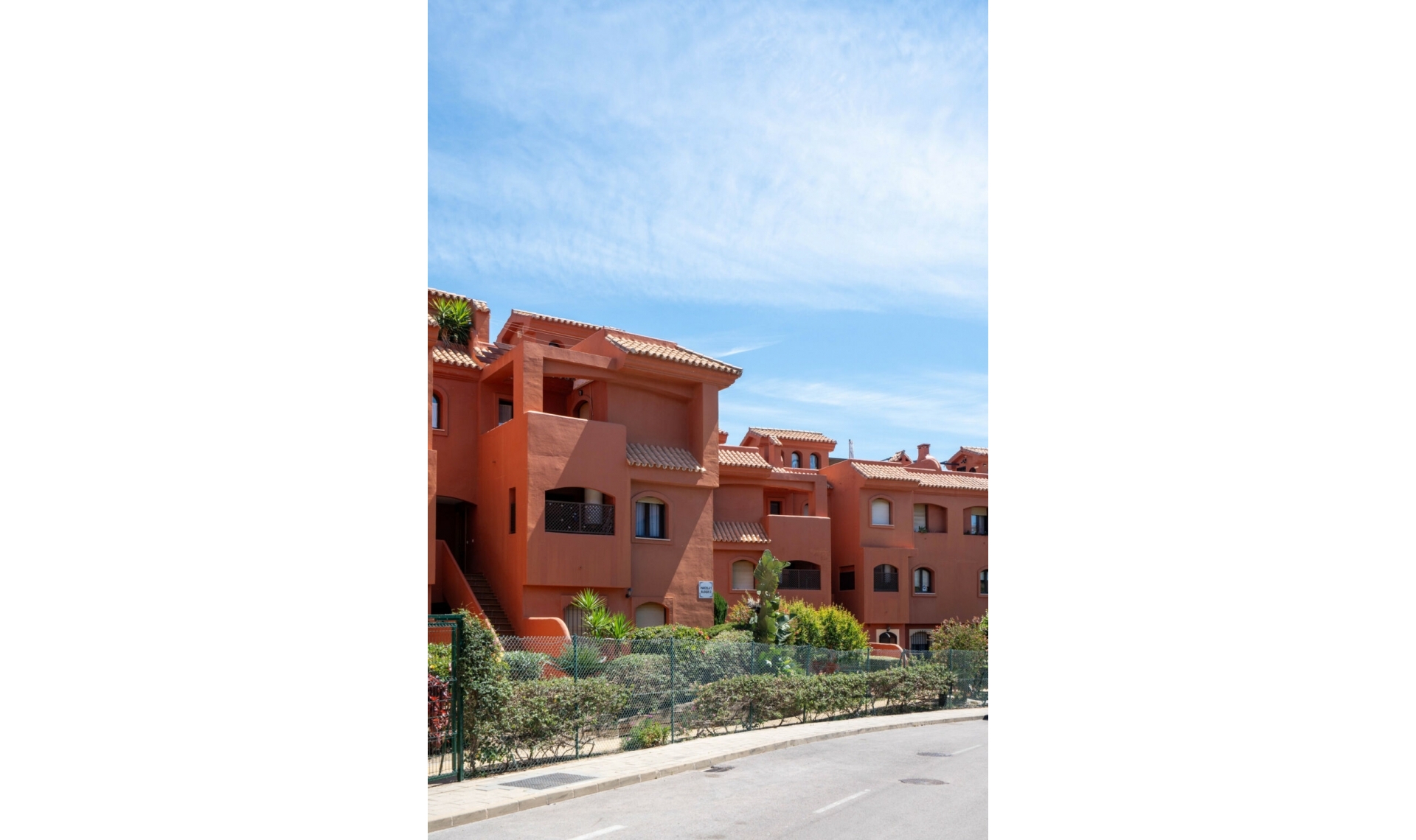 Resale - Apartment -
Estepona