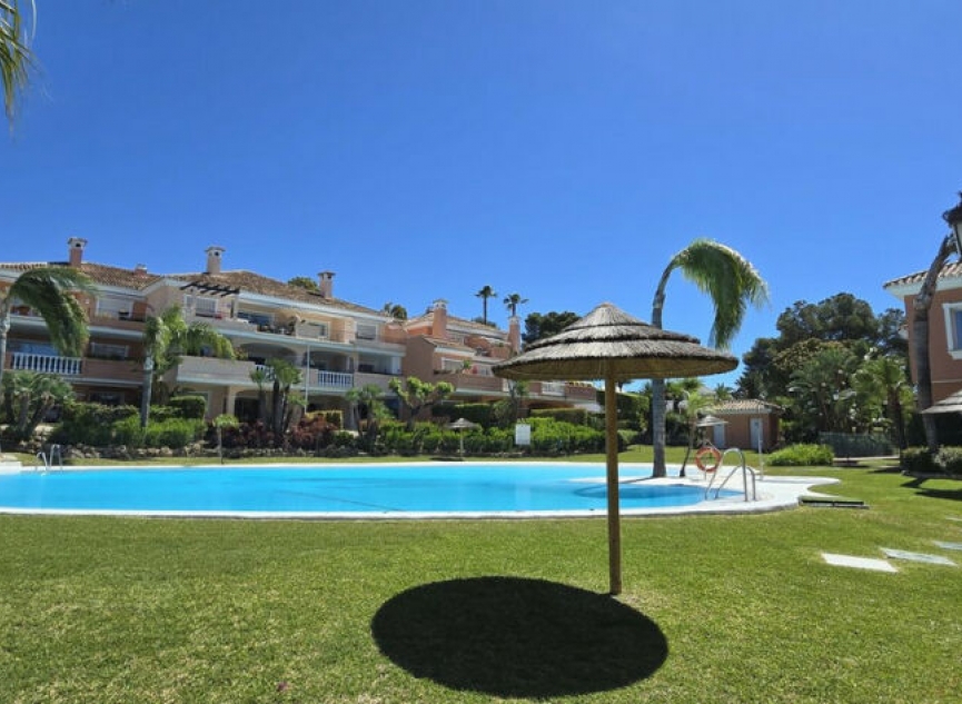 Resale - Apartment -
Estepona