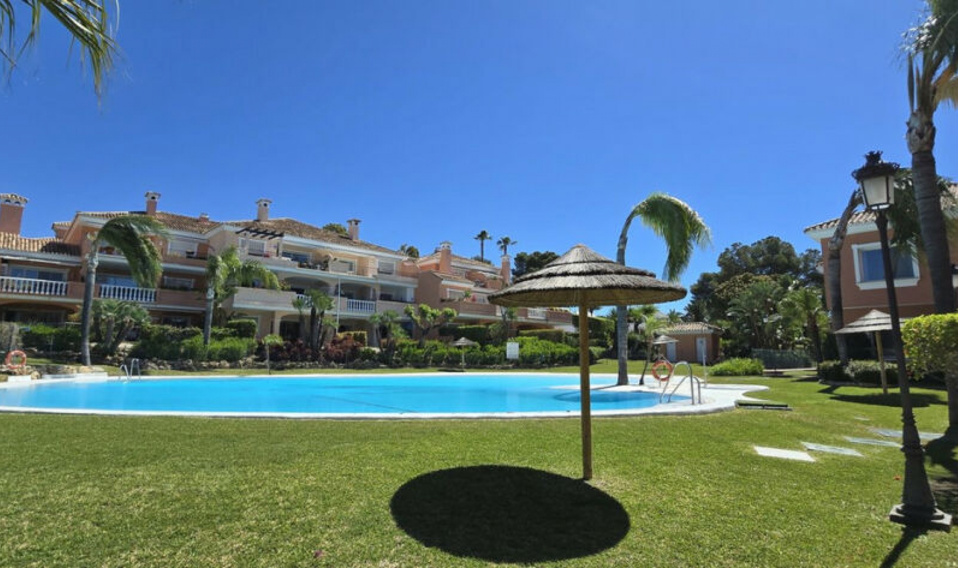 Resale - Apartment -
Estepona