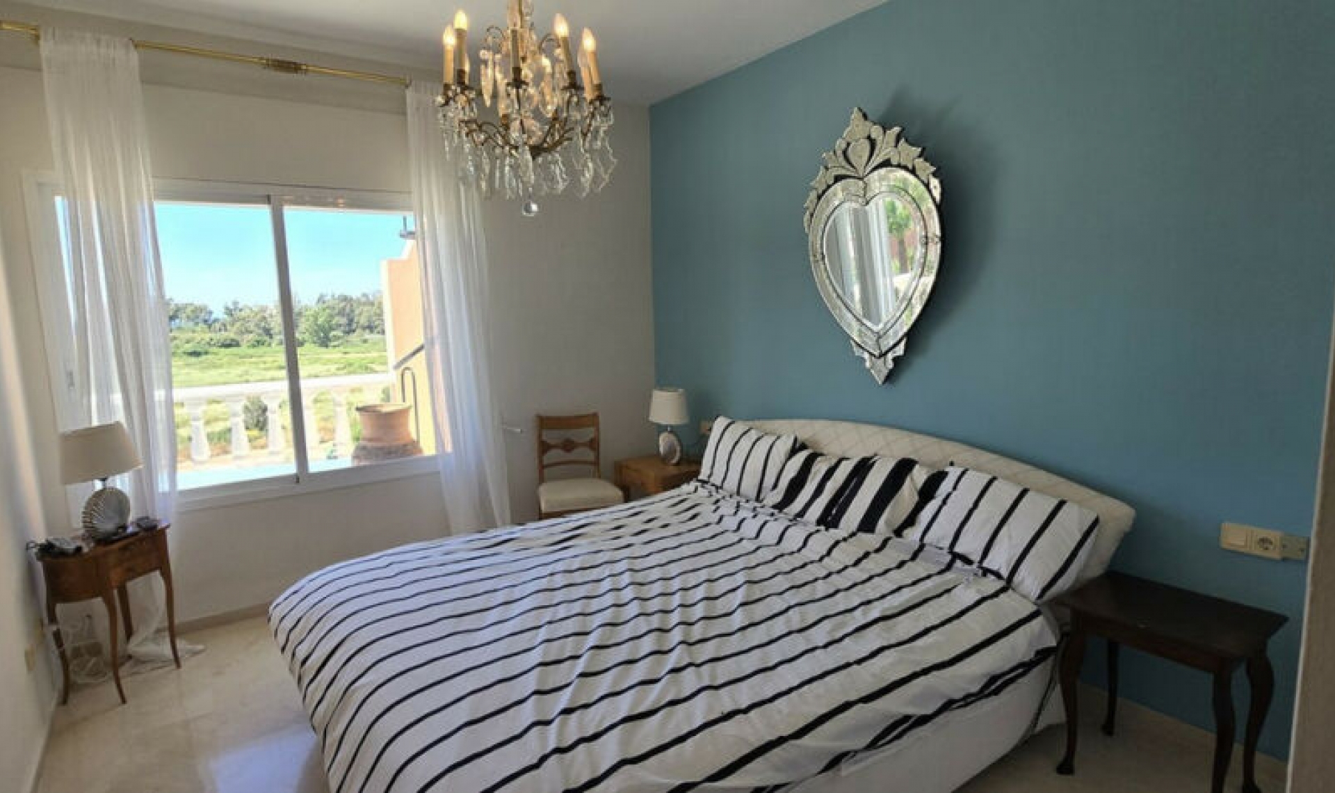 Resale - Apartment -
Estepona