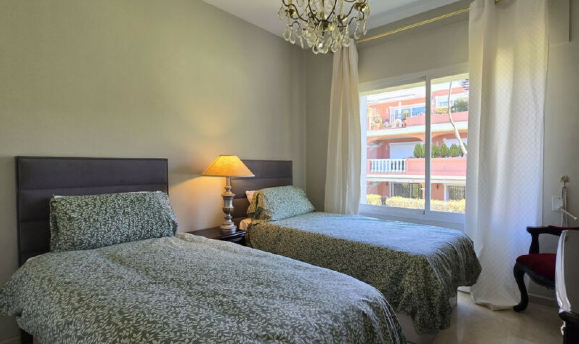 Resale - Apartment -
Estepona