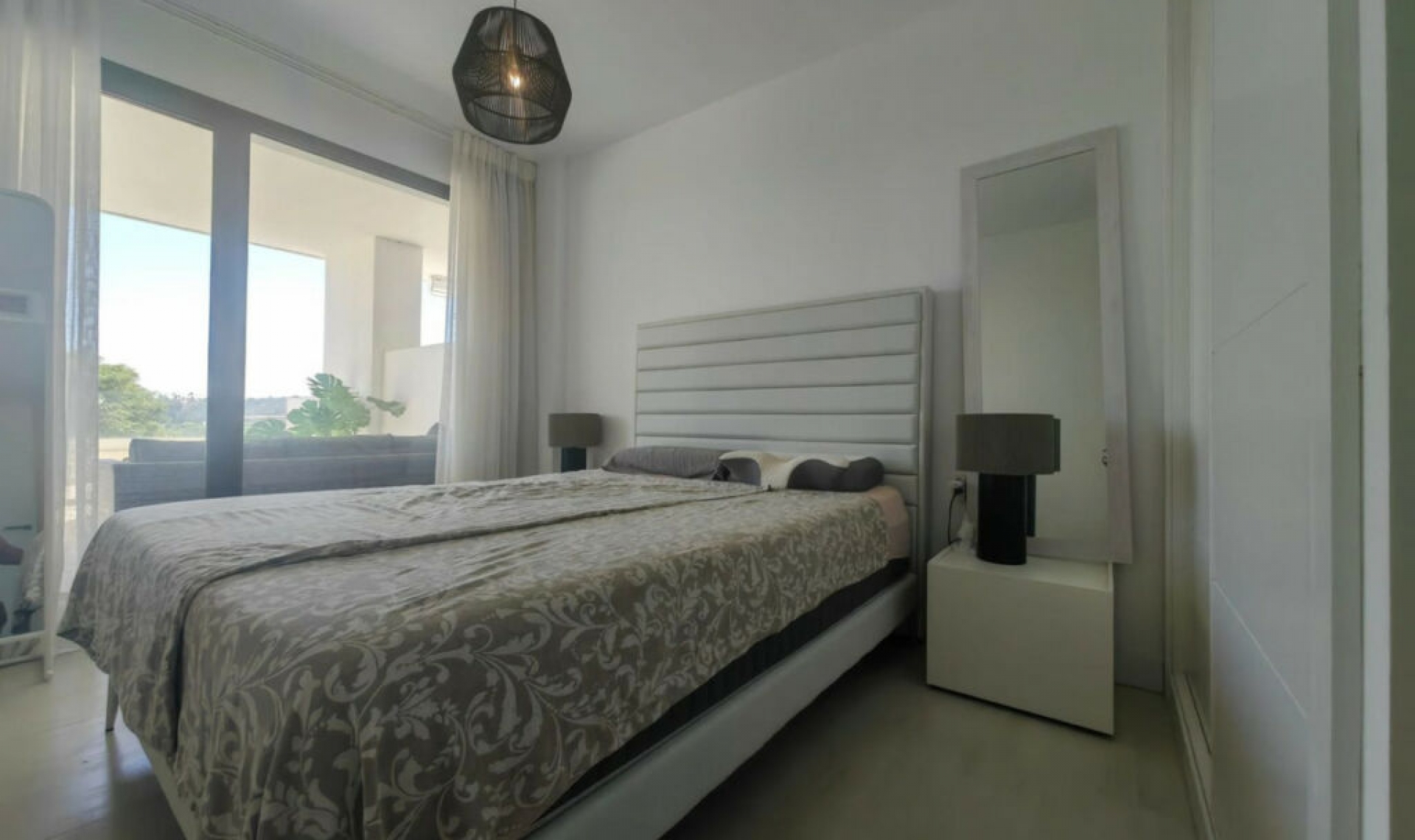 Resale - Apartment -
Estepona
