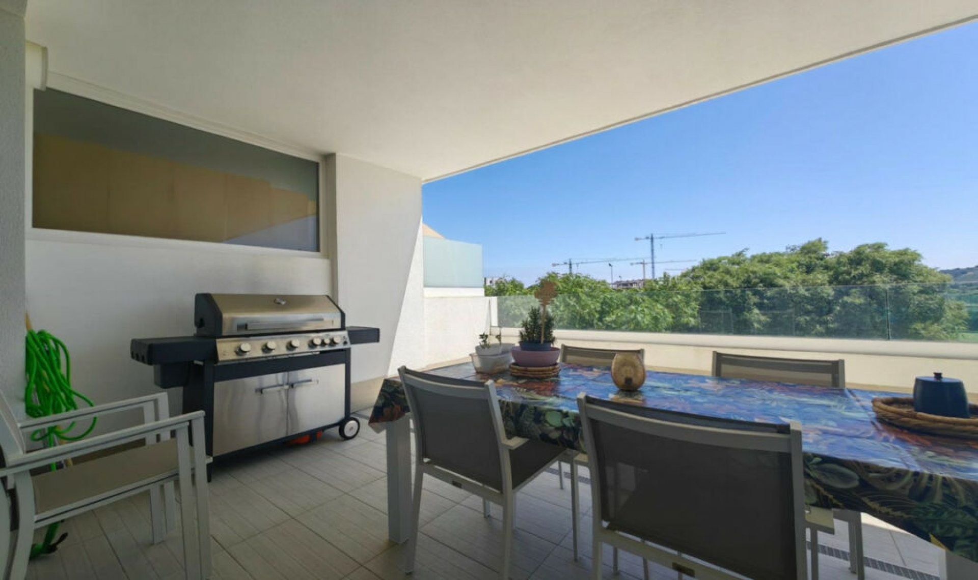 Resale - Apartment -
Estepona