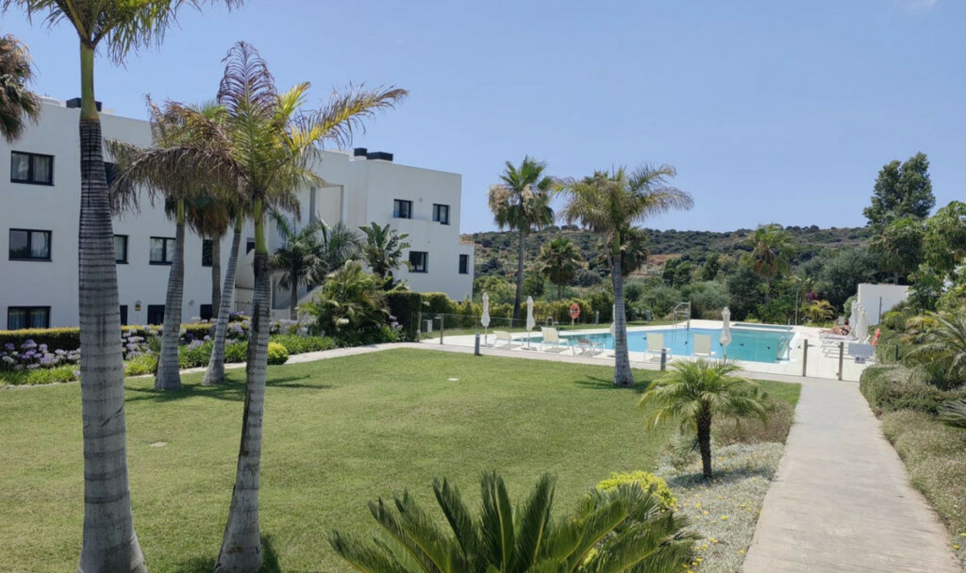 Resale - Apartment -
Estepona