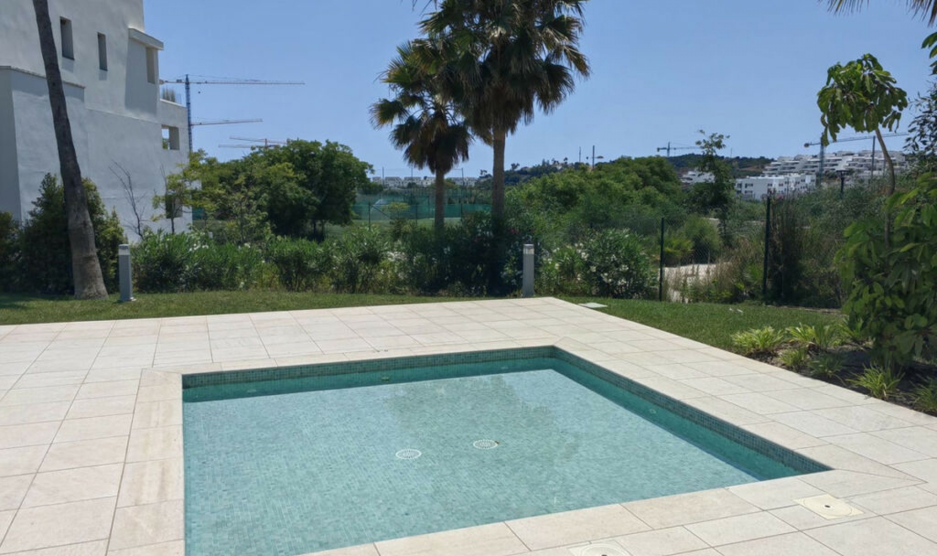 Resale - Apartment -
Estepona