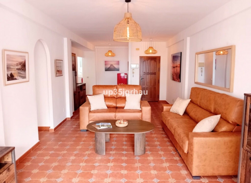 Resale - Apartment -
Estepona