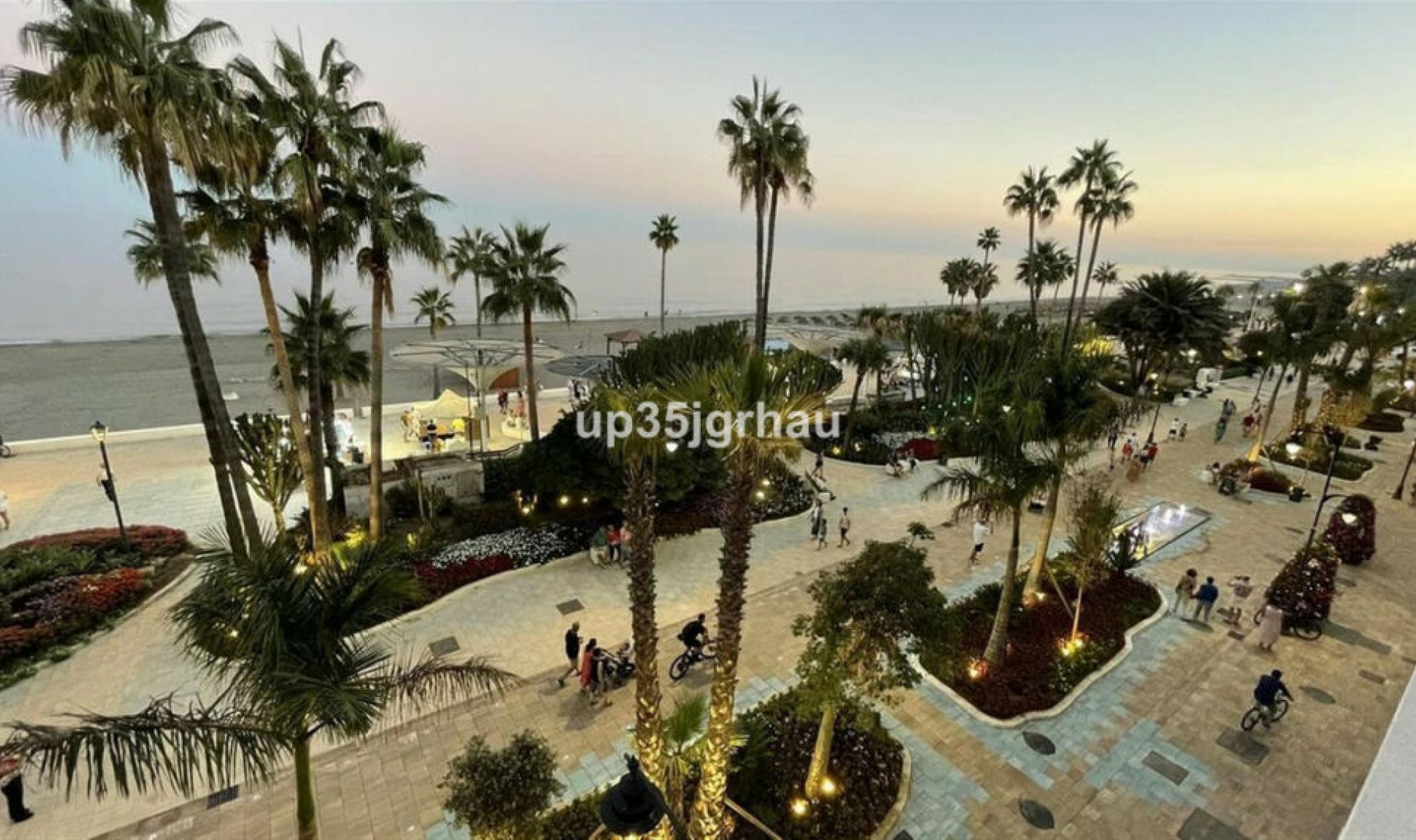 Resale - Apartment -
Estepona
