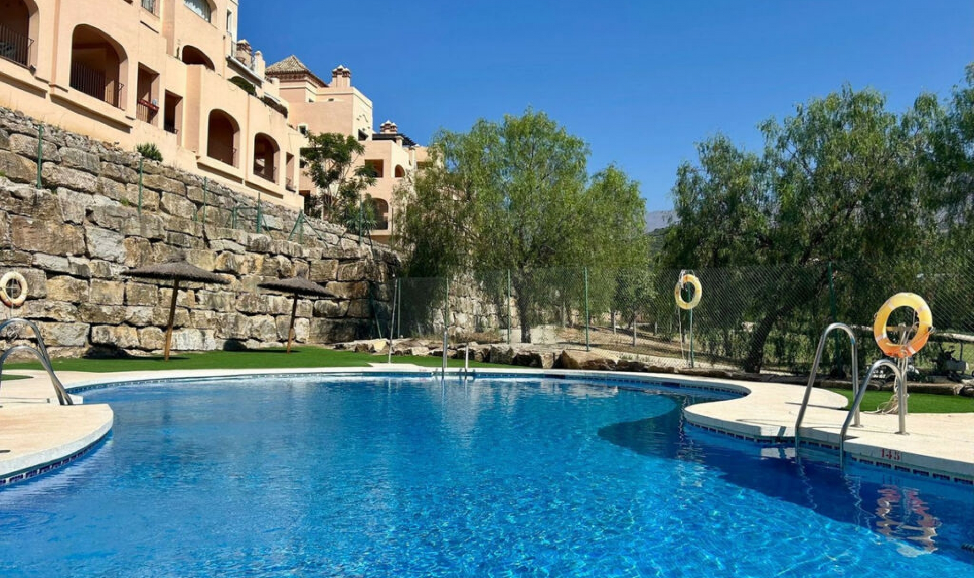 Resale - Apartment -
Estepona