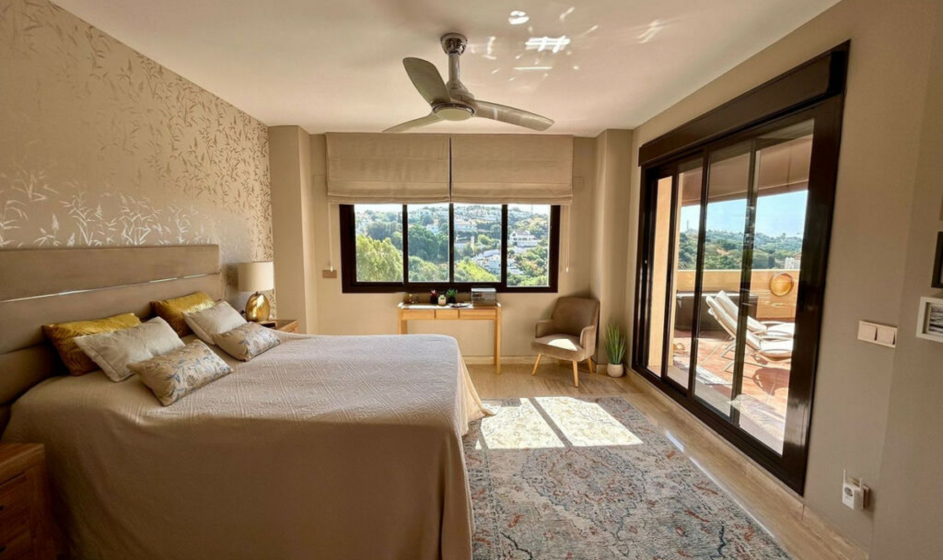 Resale - Apartment -
Estepona