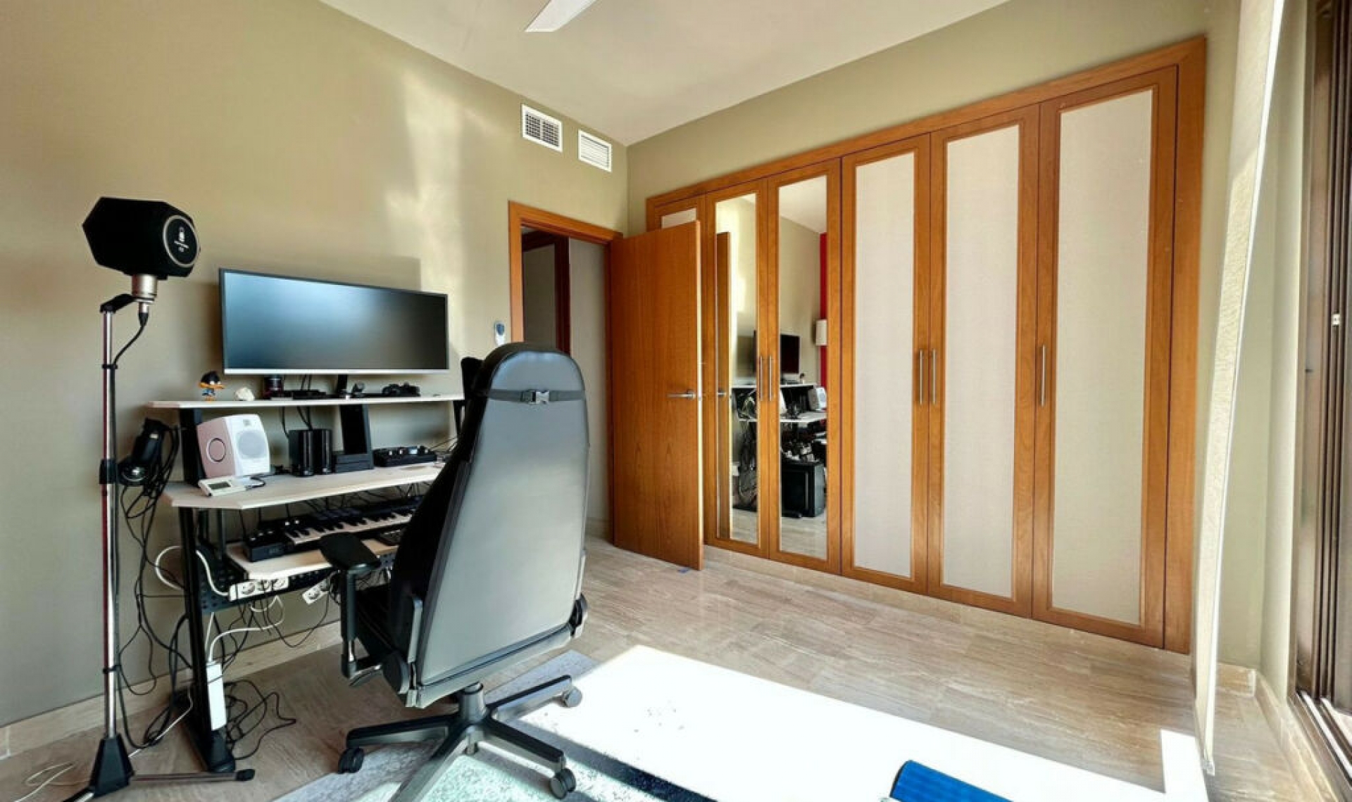 Resale - Apartment -
Estepona