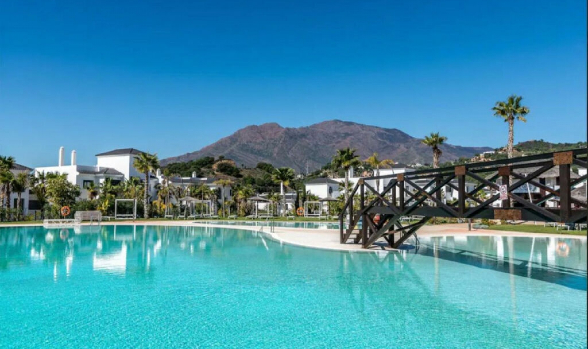 Resale - Apartment -
Estepona