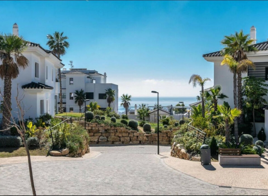 Resale - Apartment -
Estepona