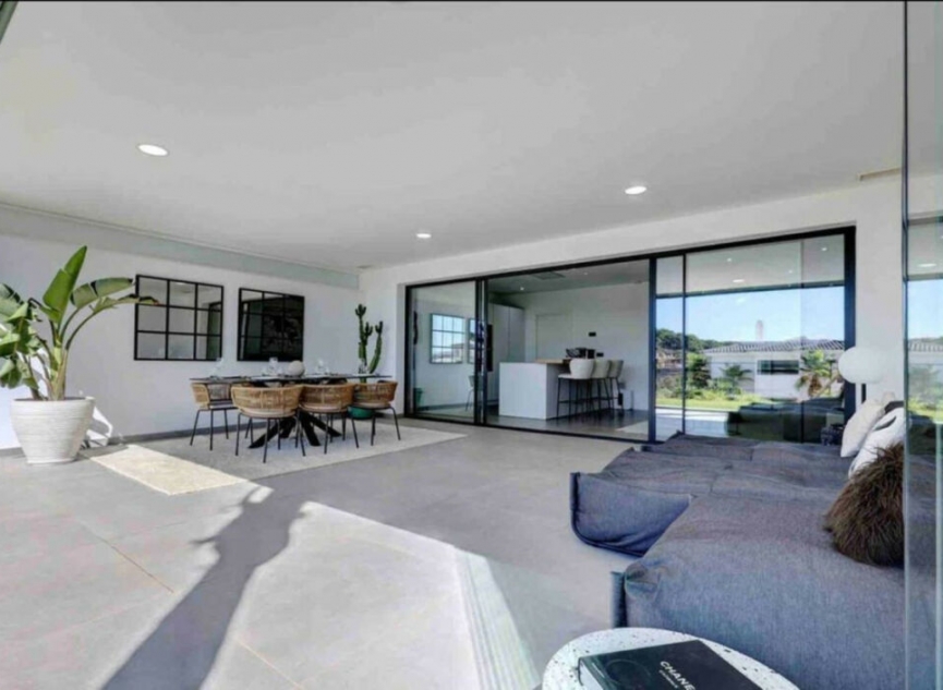 Resale - Apartment -
Estepona