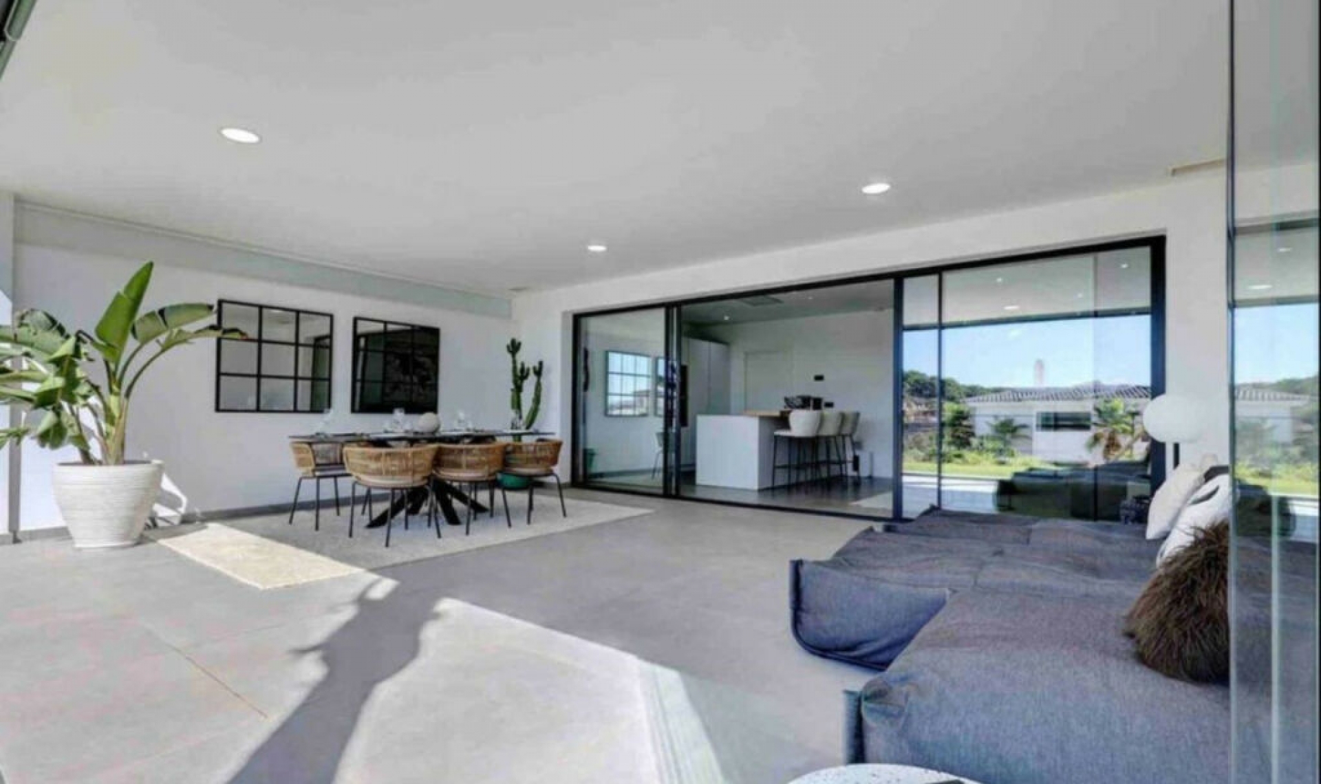 Resale - Apartment -
Estepona