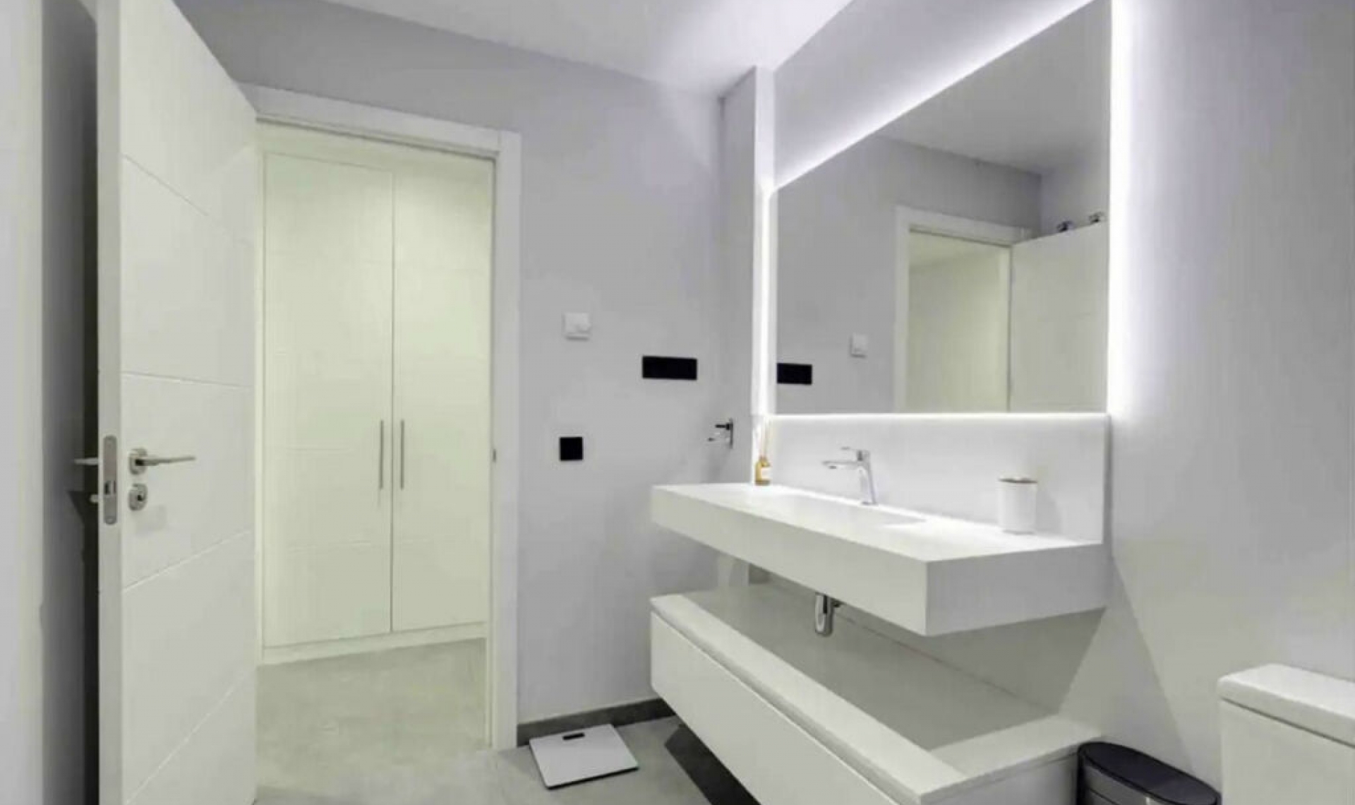 Resale - Apartment -
Estepona