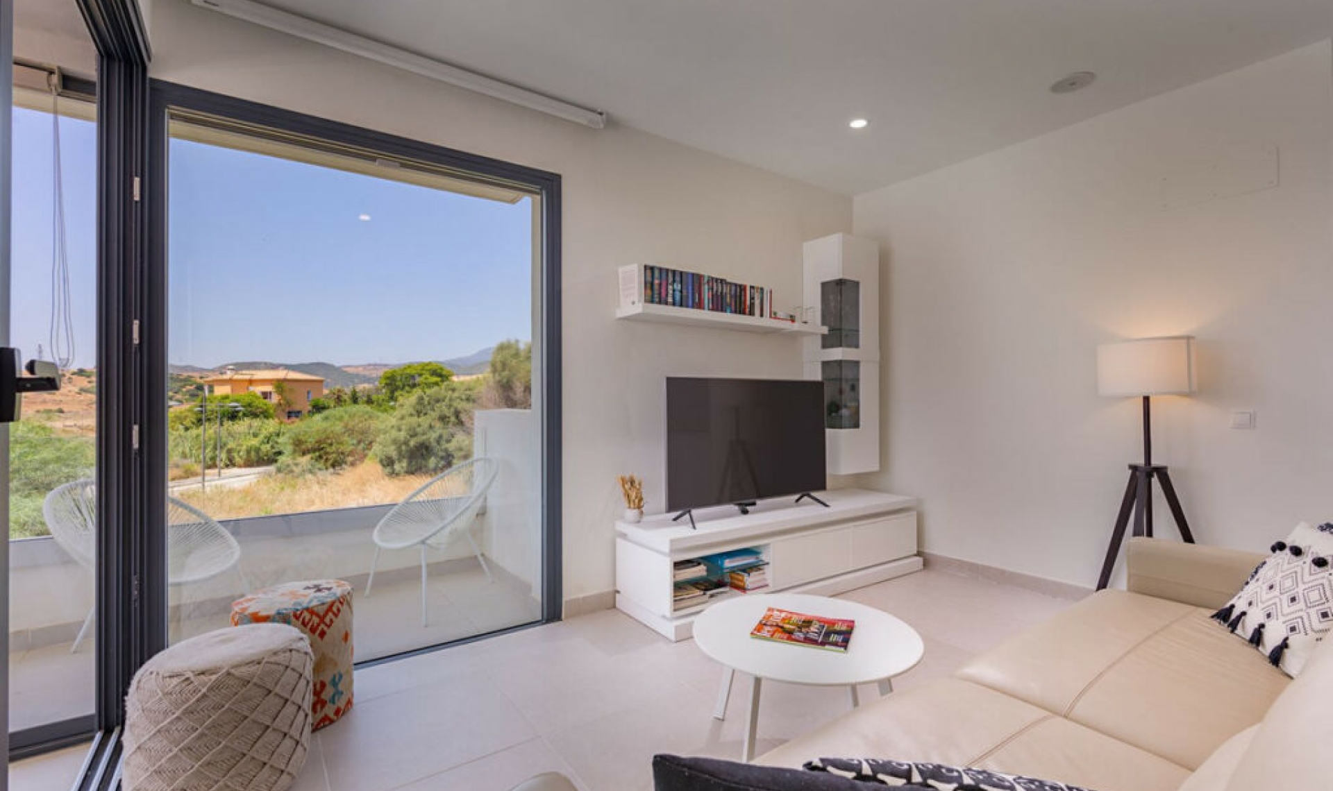 Resale - Apartment -
Estepona