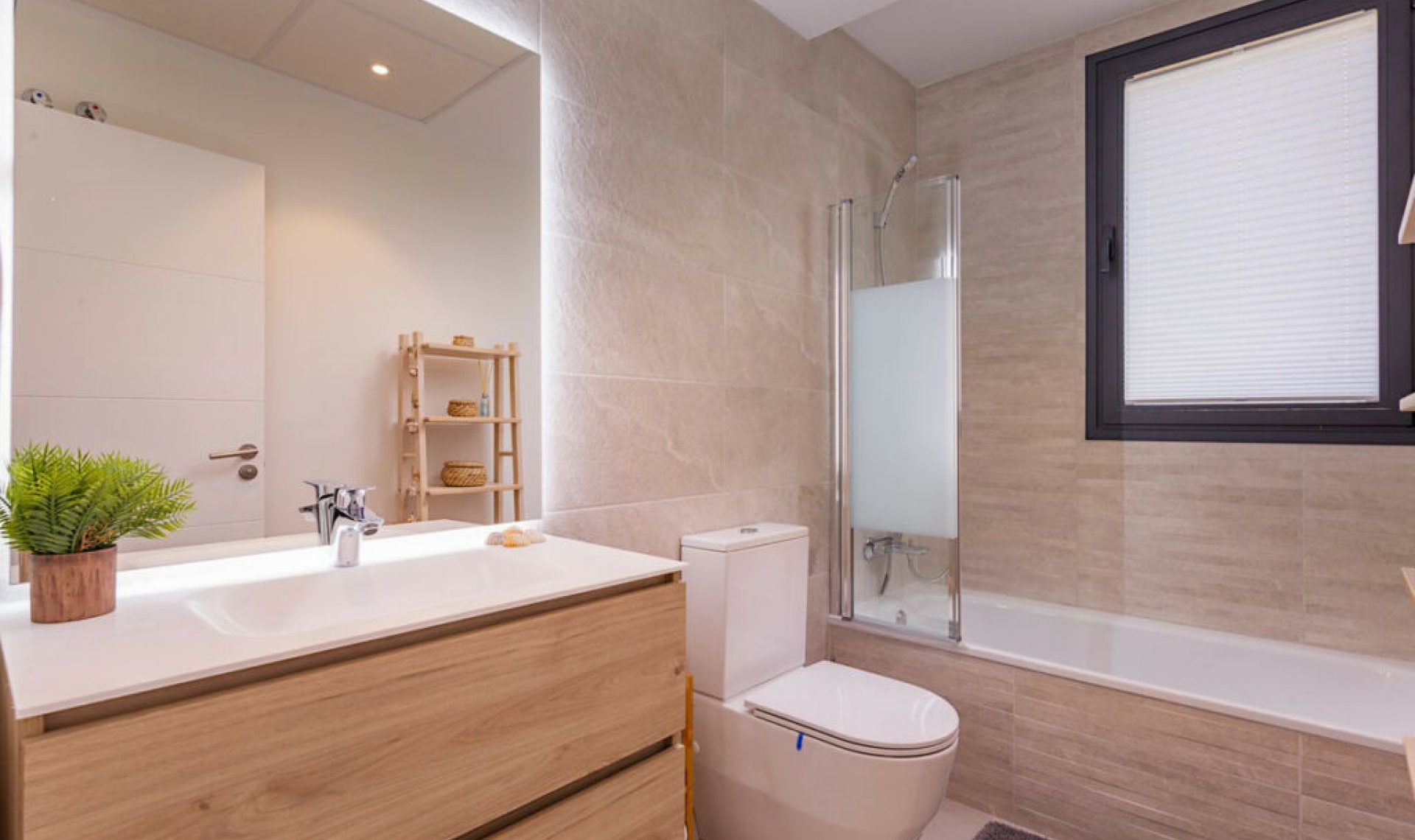 Resale - Apartment -
Estepona