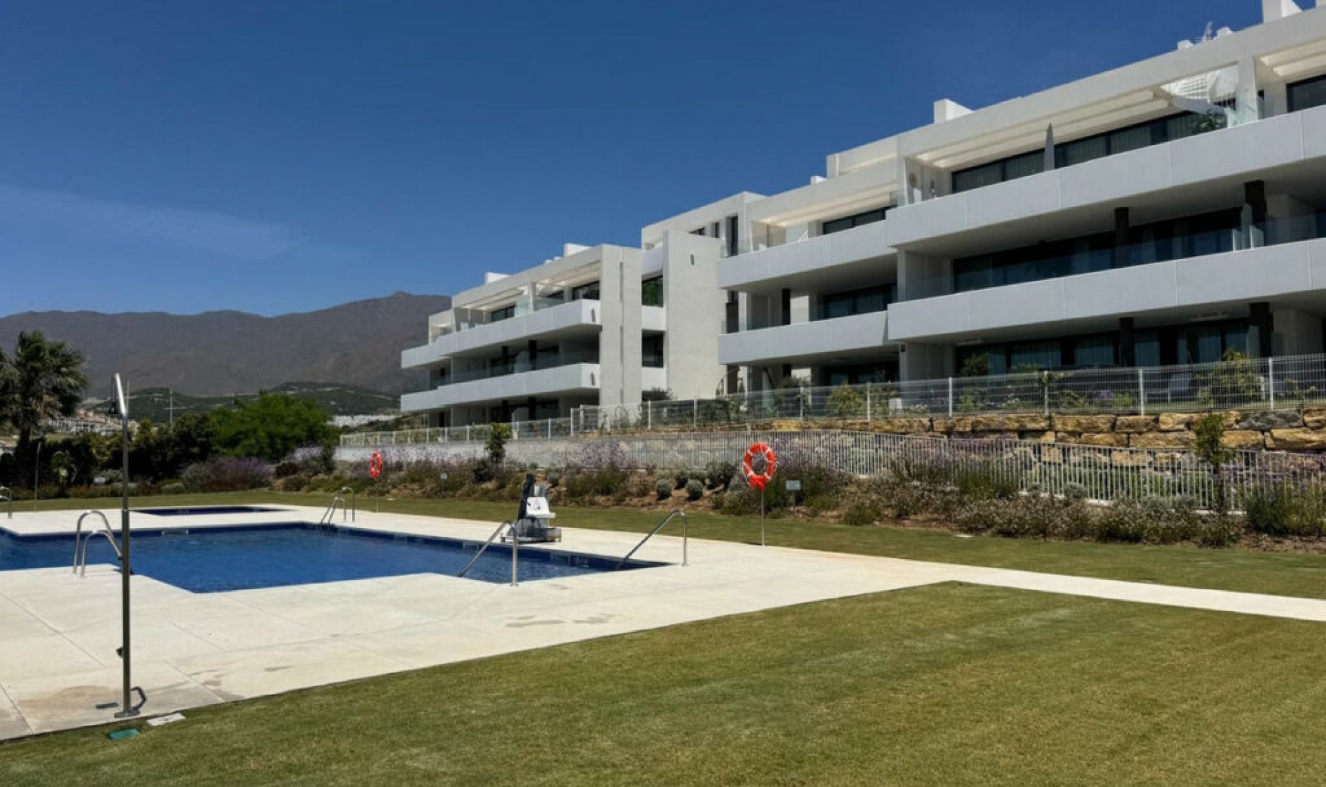 Resale - Apartment -
Estepona