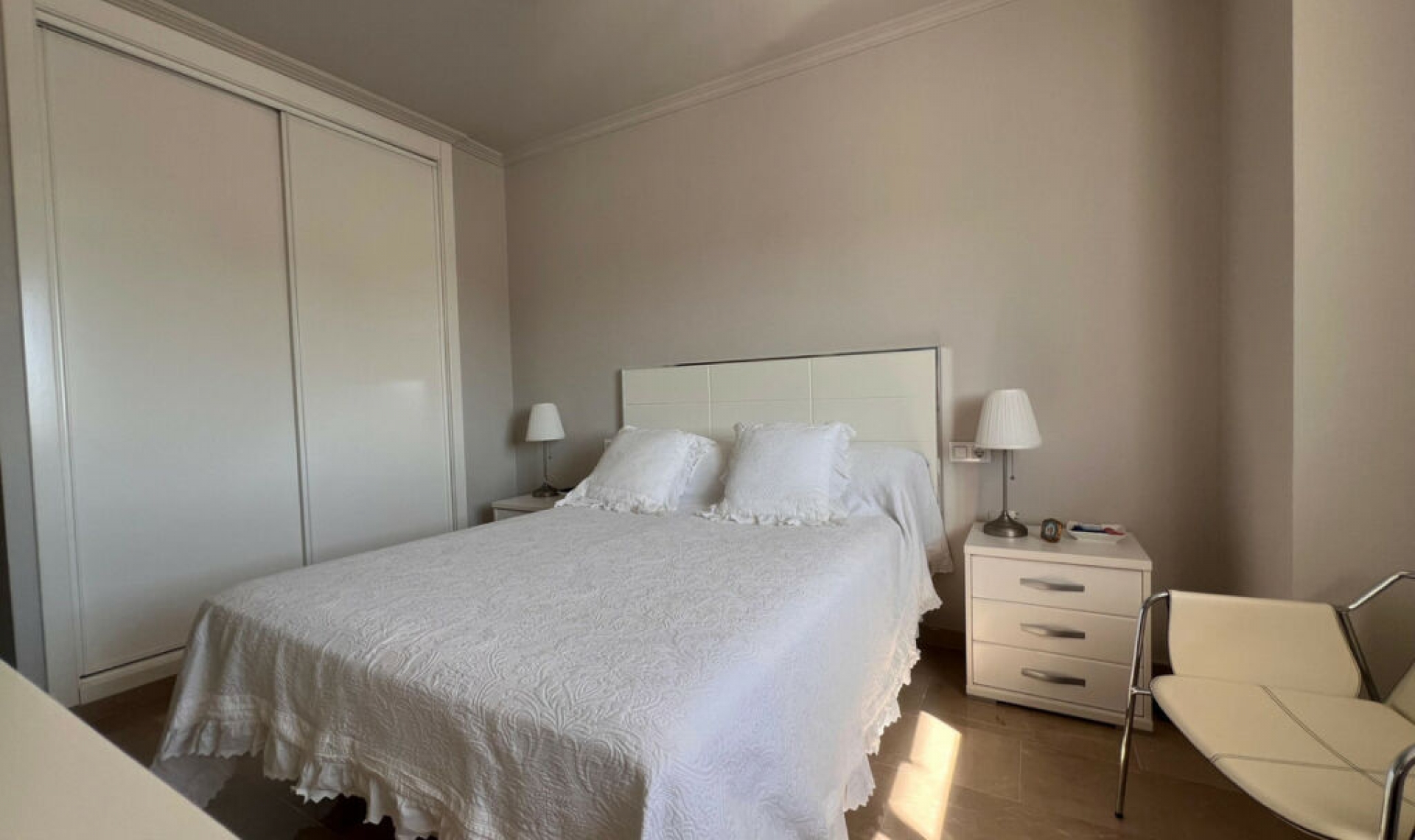 Resale - Apartment -
Estepona