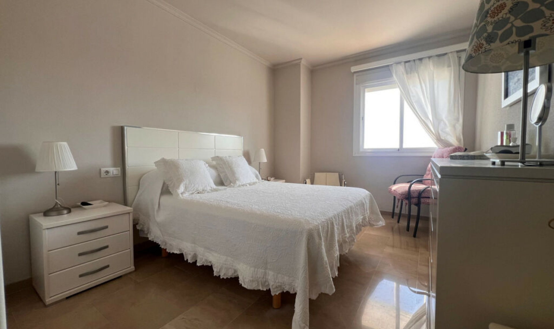 Resale - Apartment -
Estepona