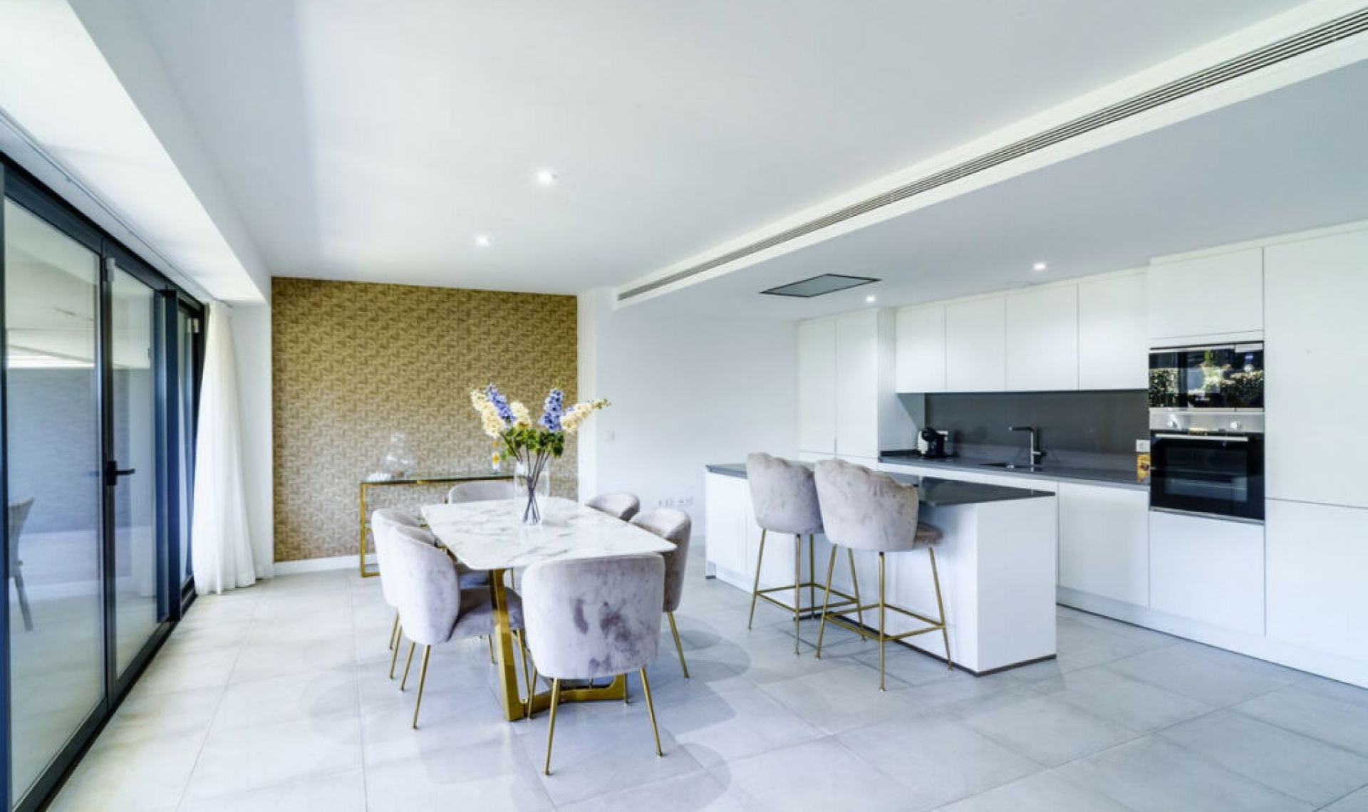 Resale - Apartment -
Estepona
