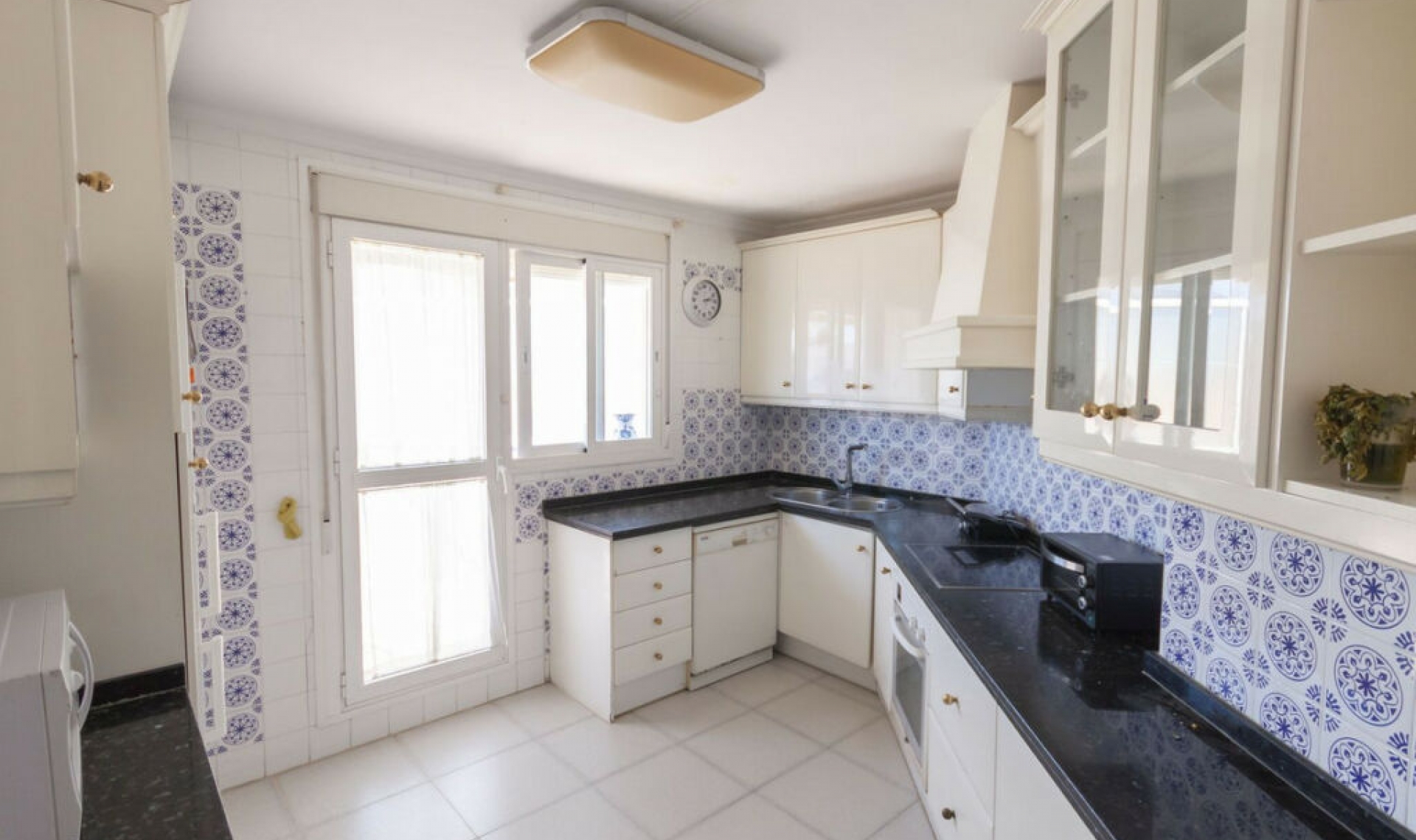 Resale - Apartment -
Estepona