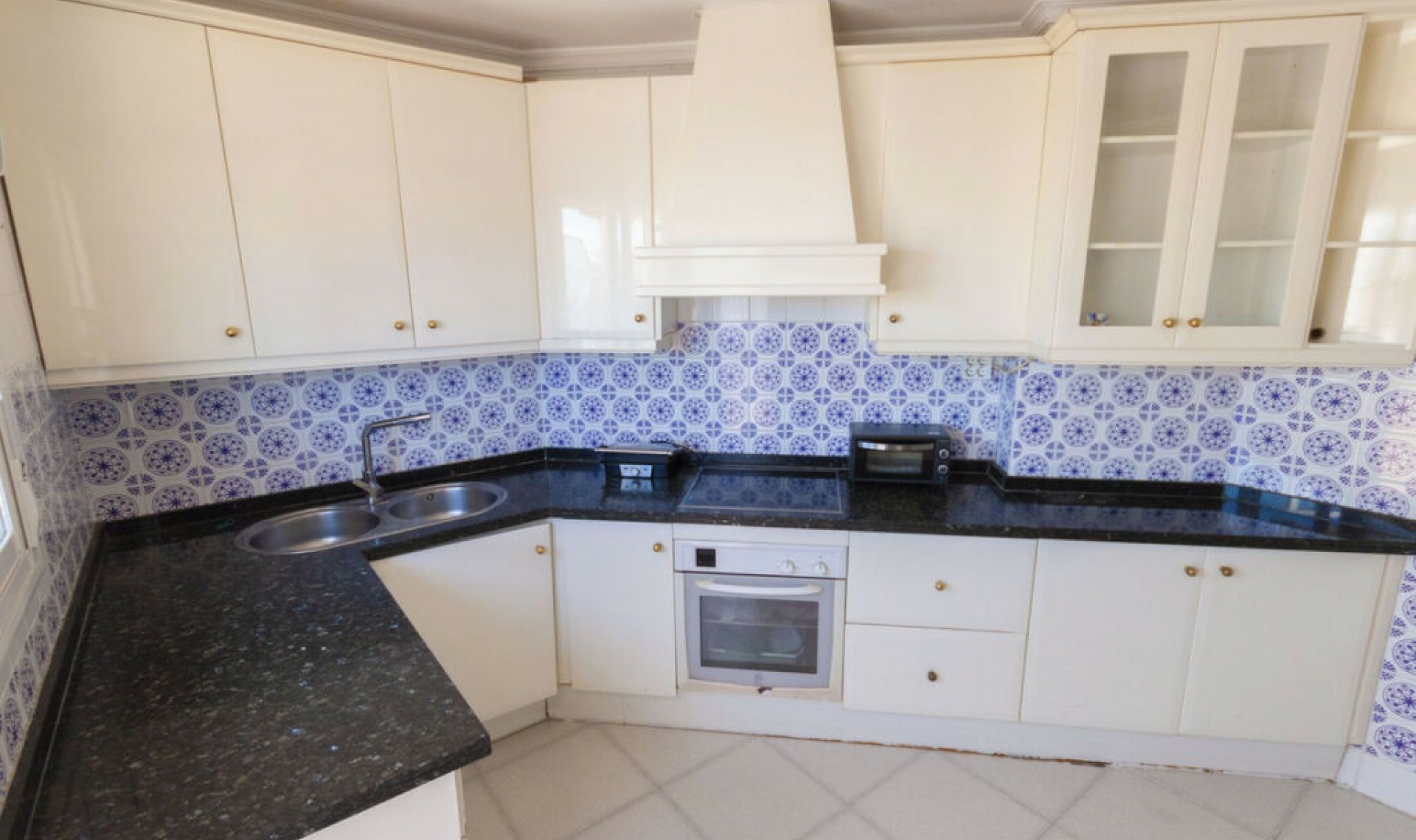 Resale - Apartment -
Estepona