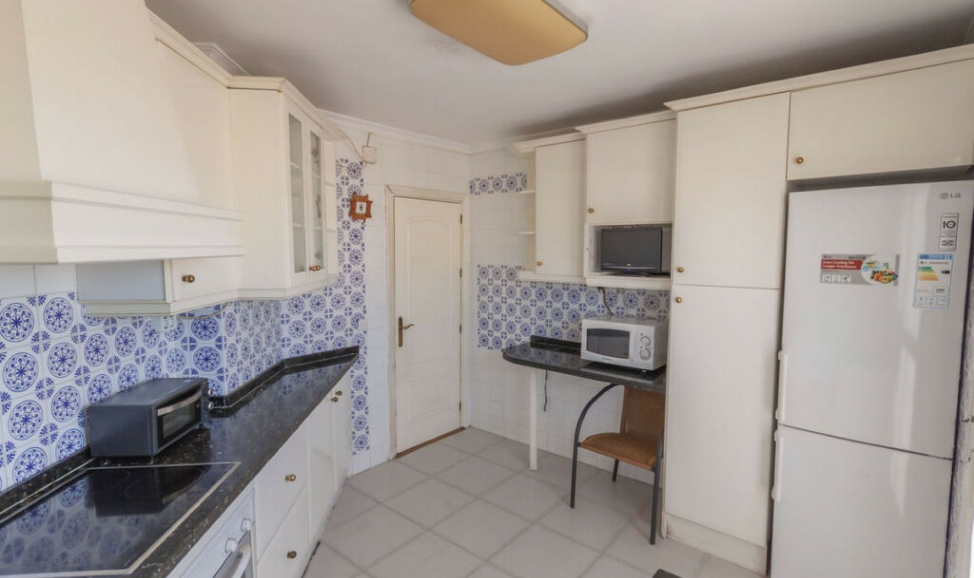 Resale - Apartment -
Estepona