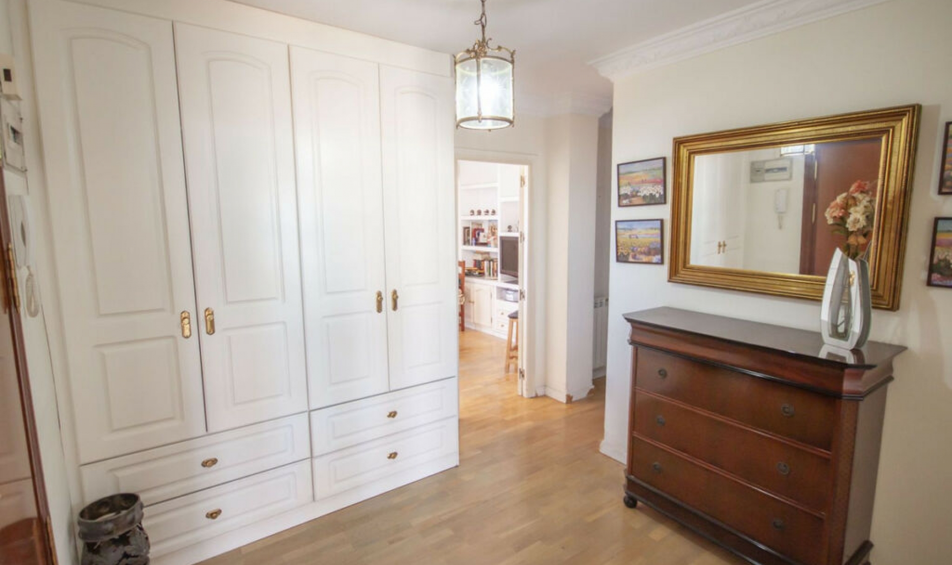 Resale - Apartment -
Estepona