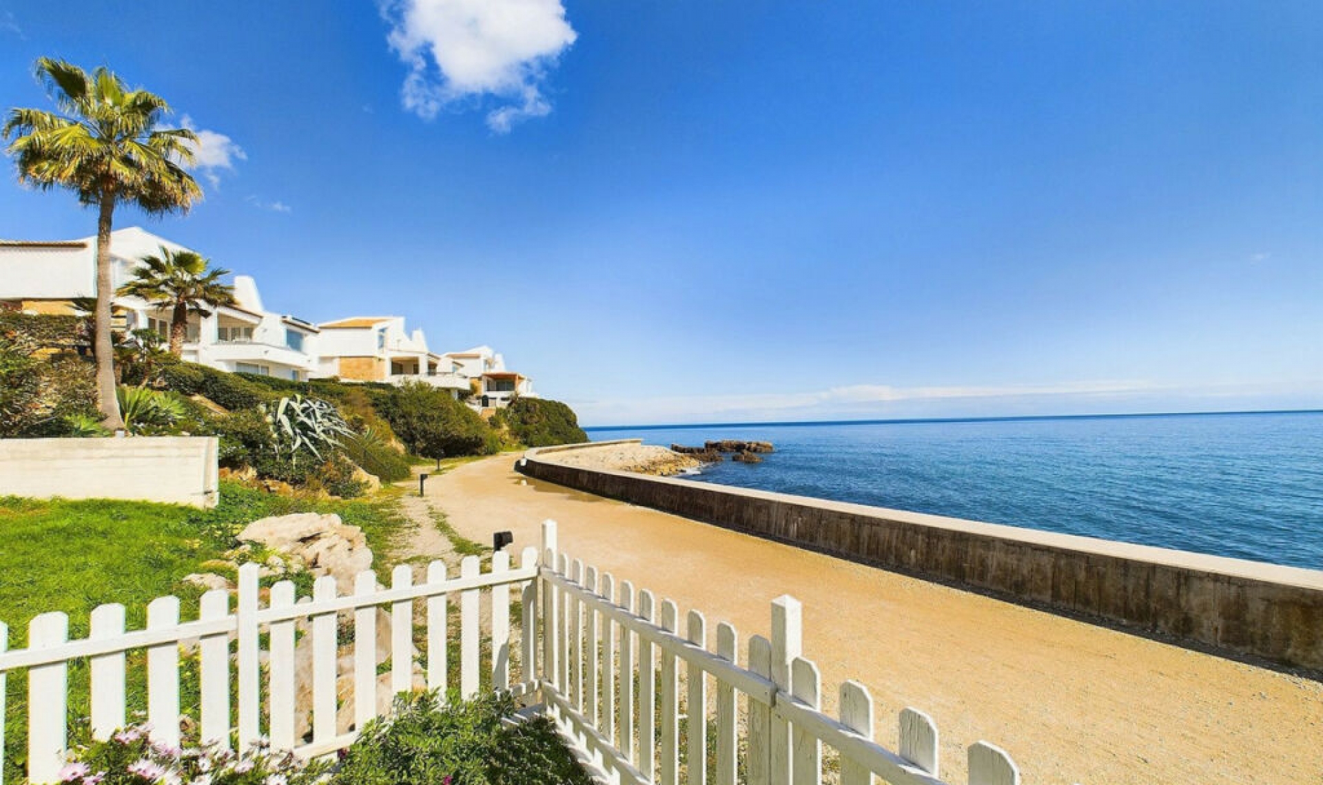 Resale - Apartment -
Estepona