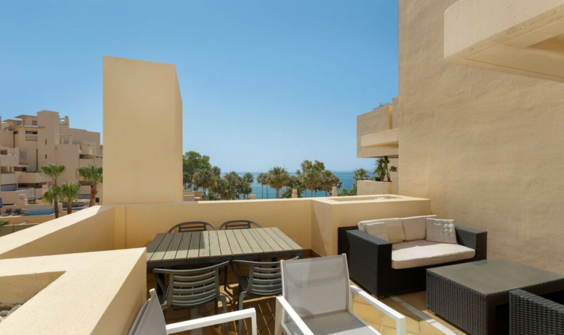 Resale - Apartment -
Estepona