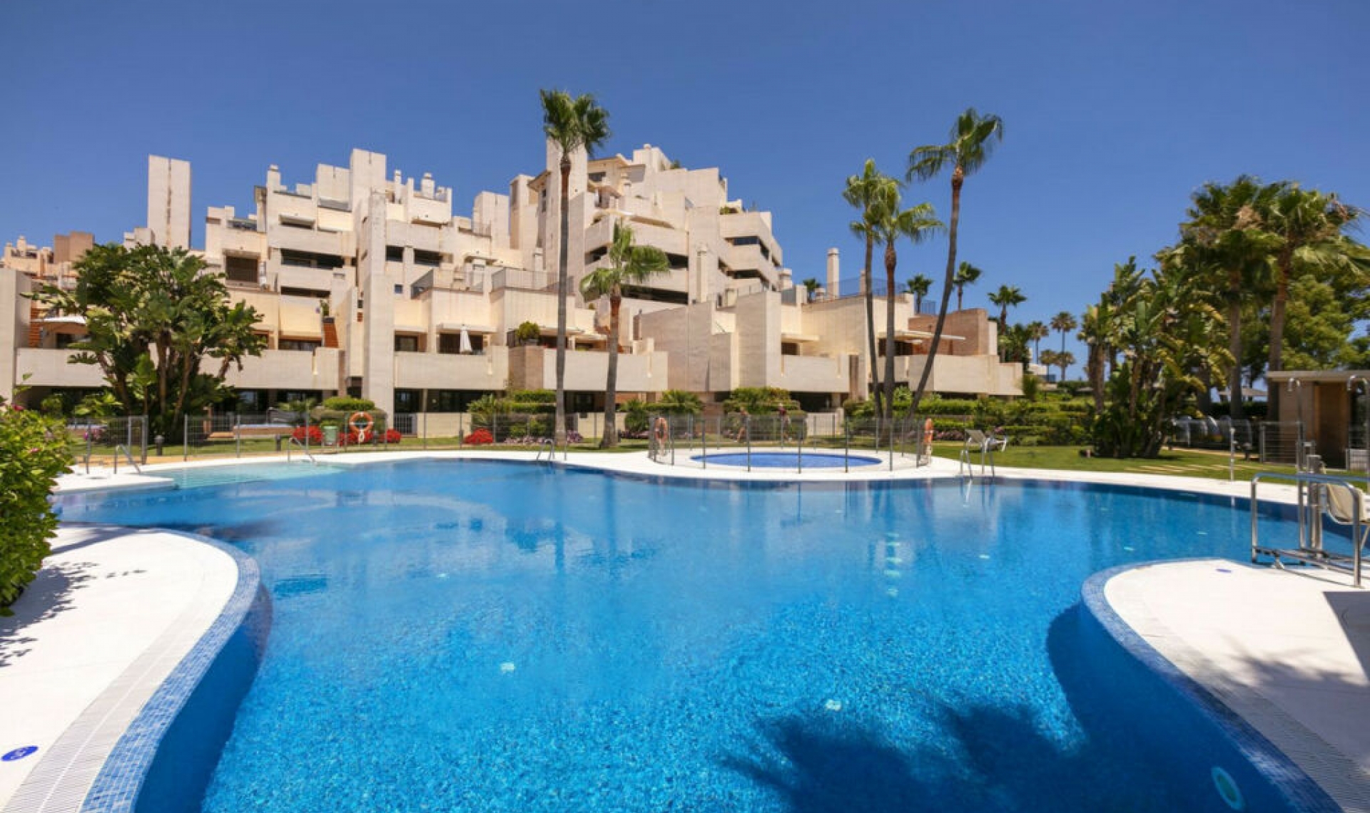 Resale - Apartment -
Estepona