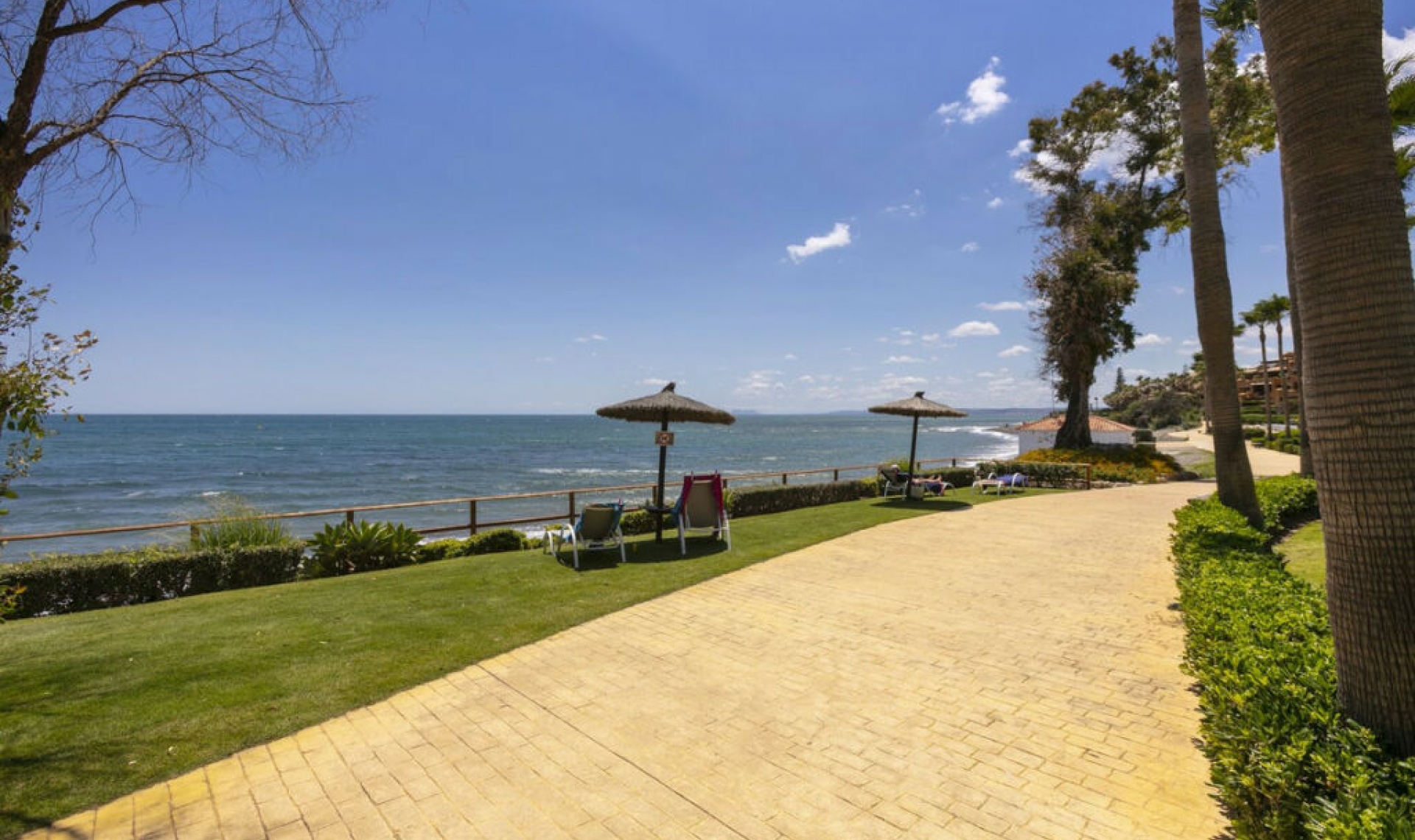 Resale - Apartment -
Estepona