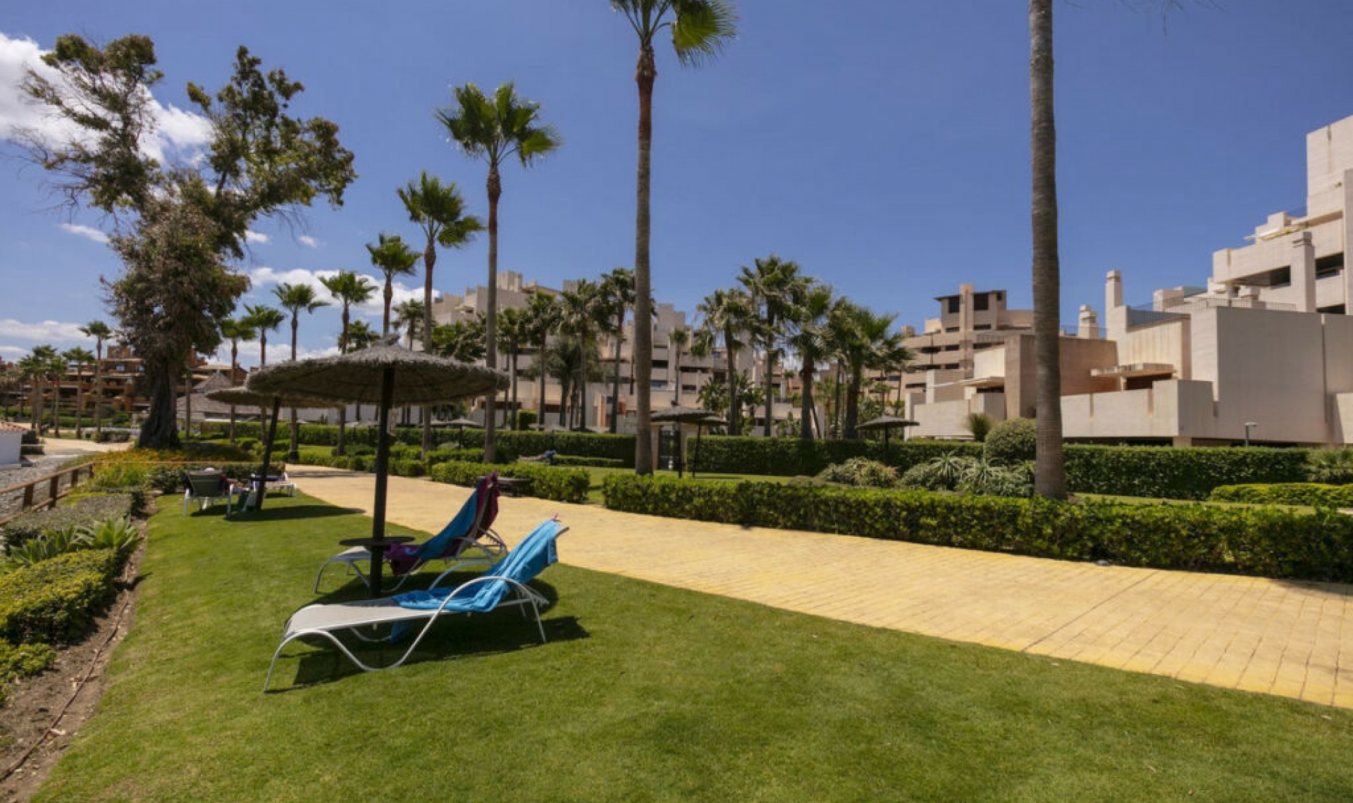 Resale - Apartment -
Estepona
