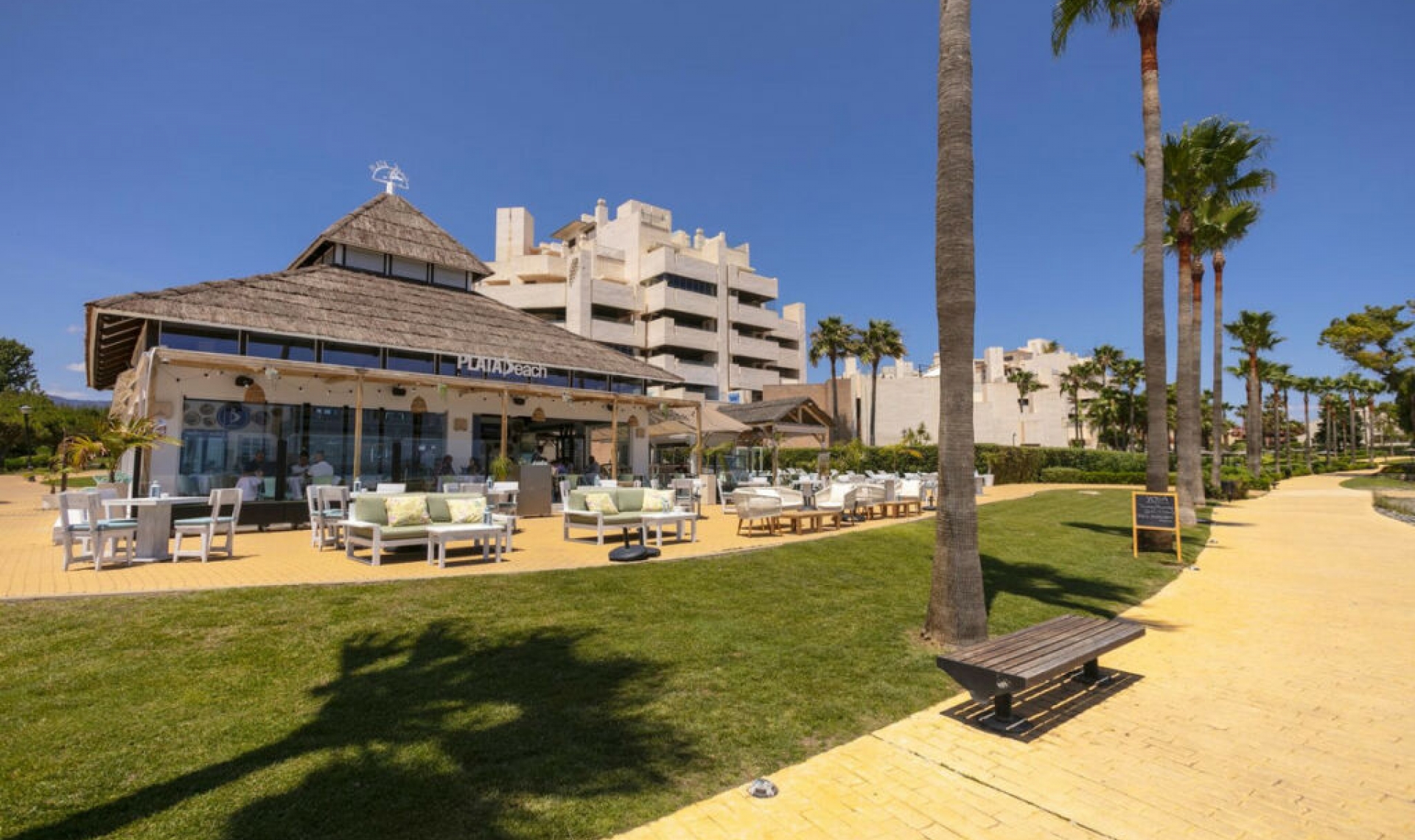 Resale - Apartment -
Estepona