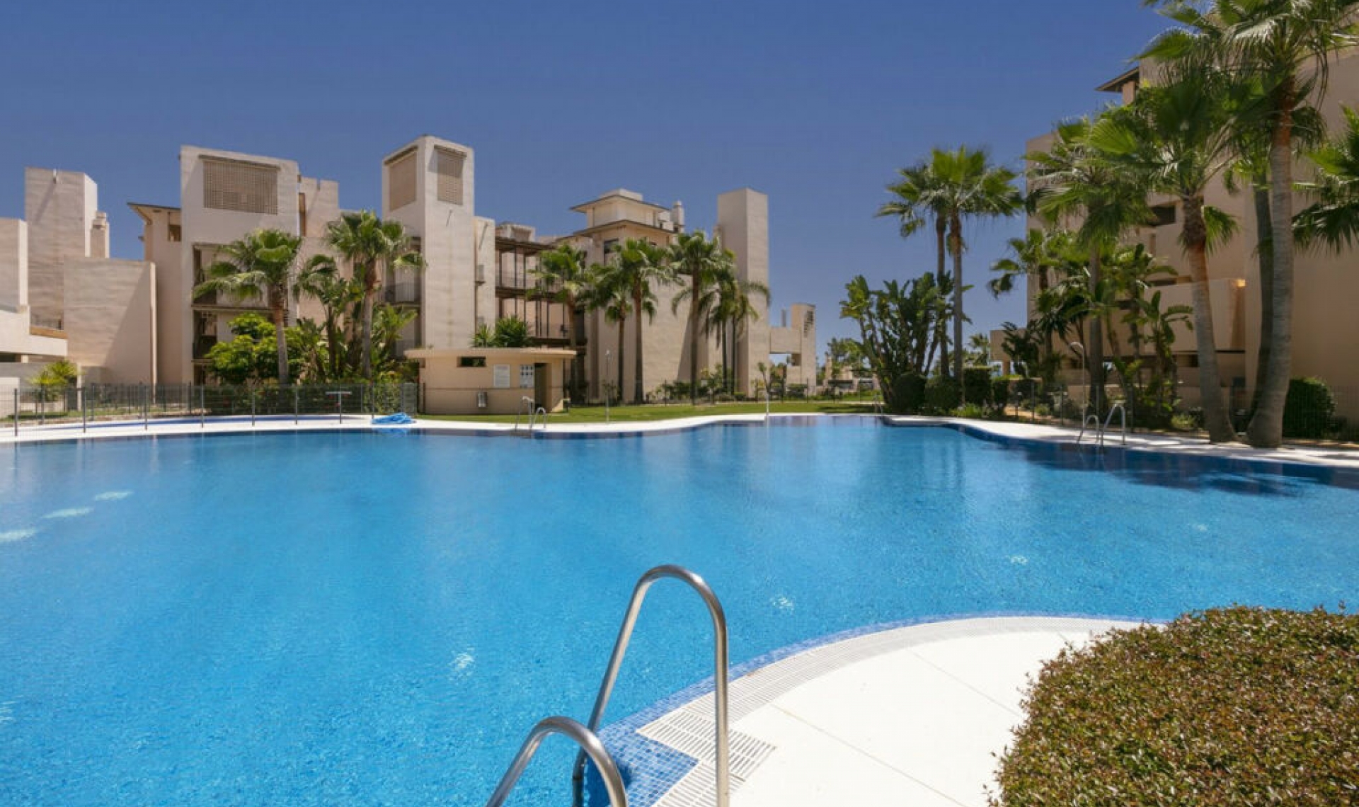 Resale - Apartment -
Estepona