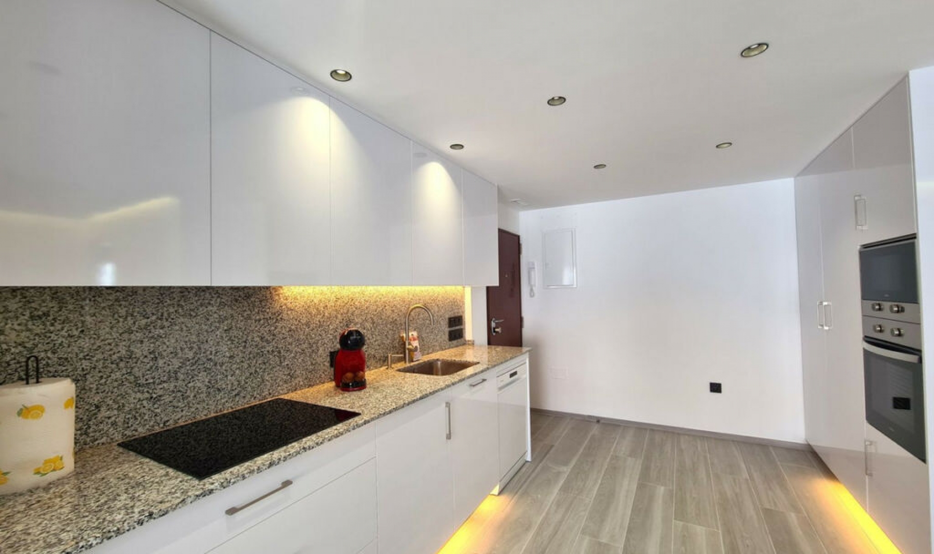 Resale - Apartment -
Estepona