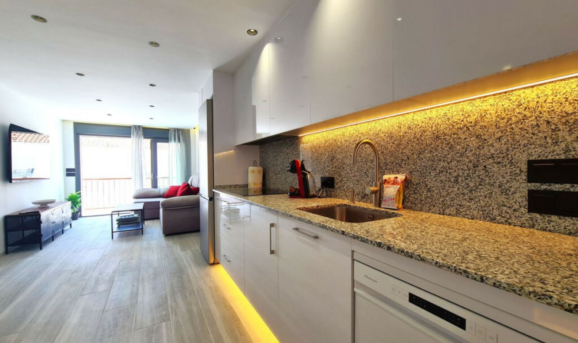 Resale - Apartment -
Estepona