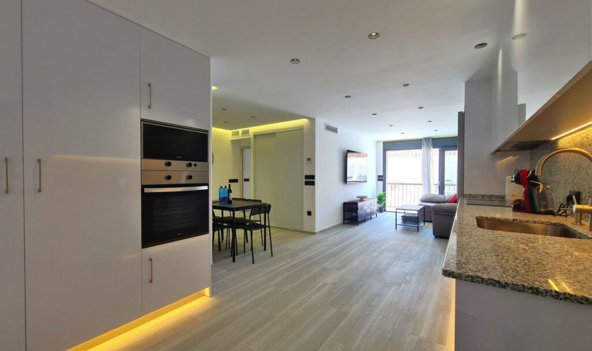Resale - Apartment -
Estepona