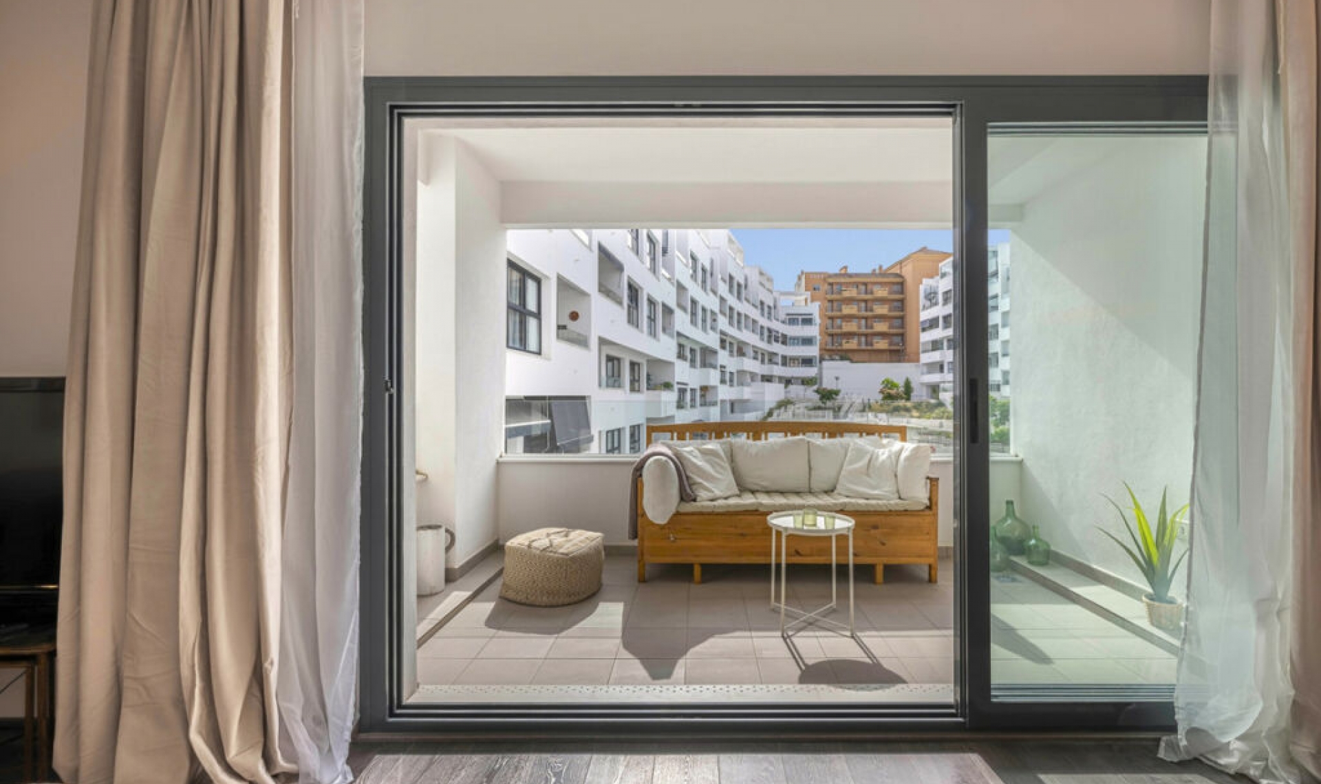 Resale - Apartment -
Estepona