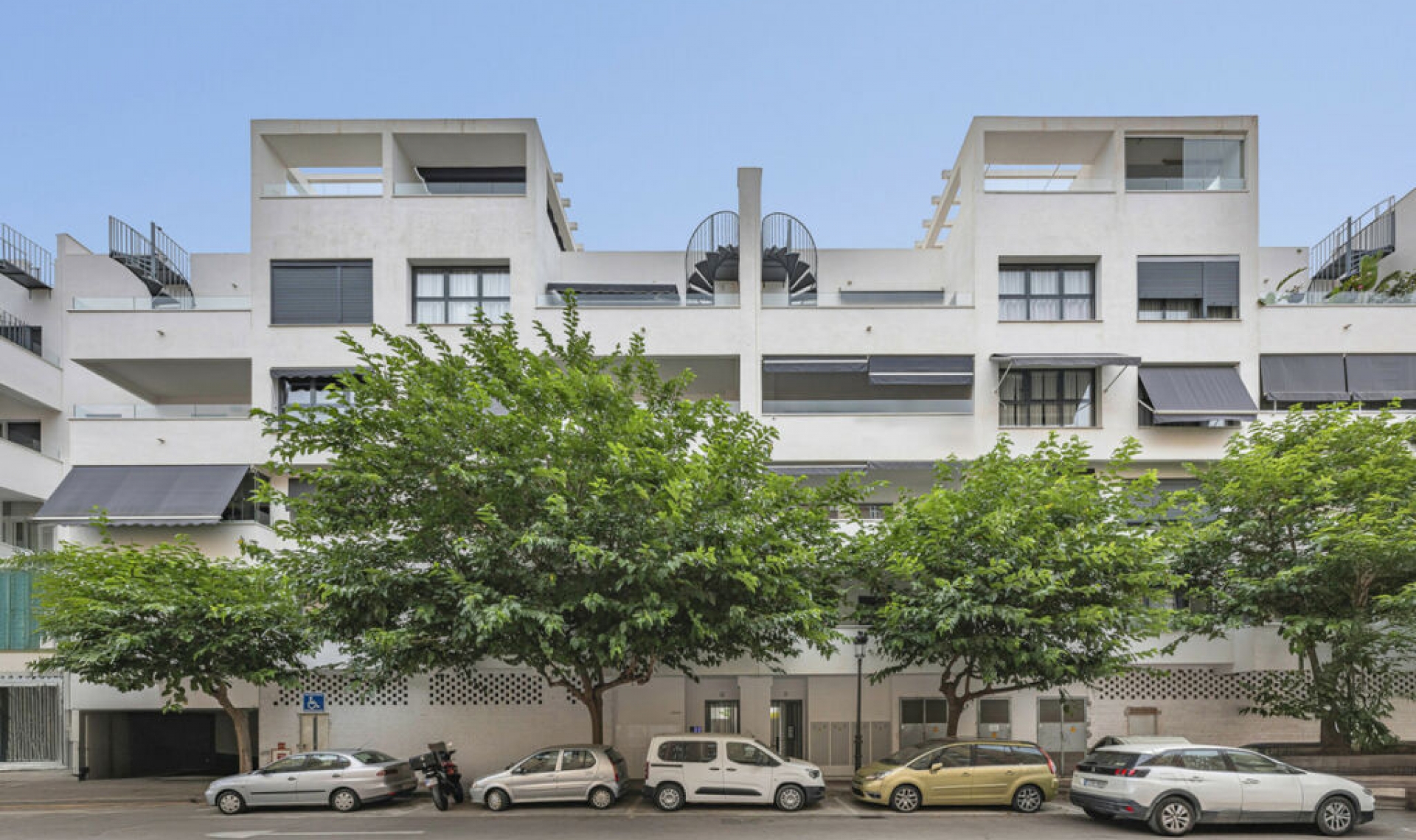 Resale - Apartment -
Estepona