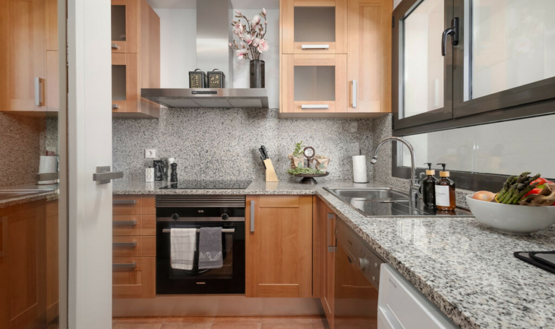 Resale - Apartment -
Estepona
