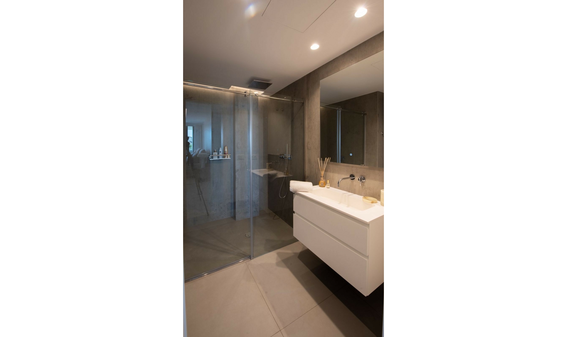 Resale - Apartment -
Estepona