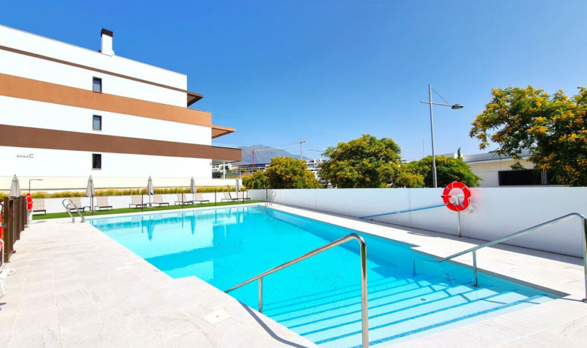 Resale - Apartment -
Estepona