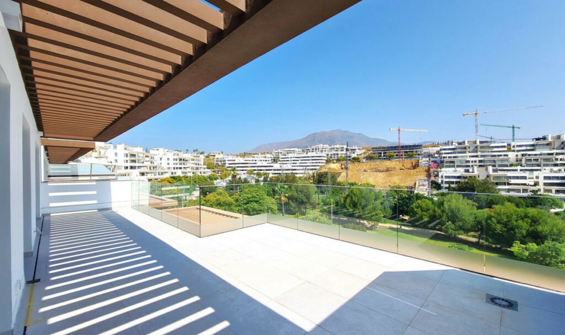 Resale - Apartment -
Estepona