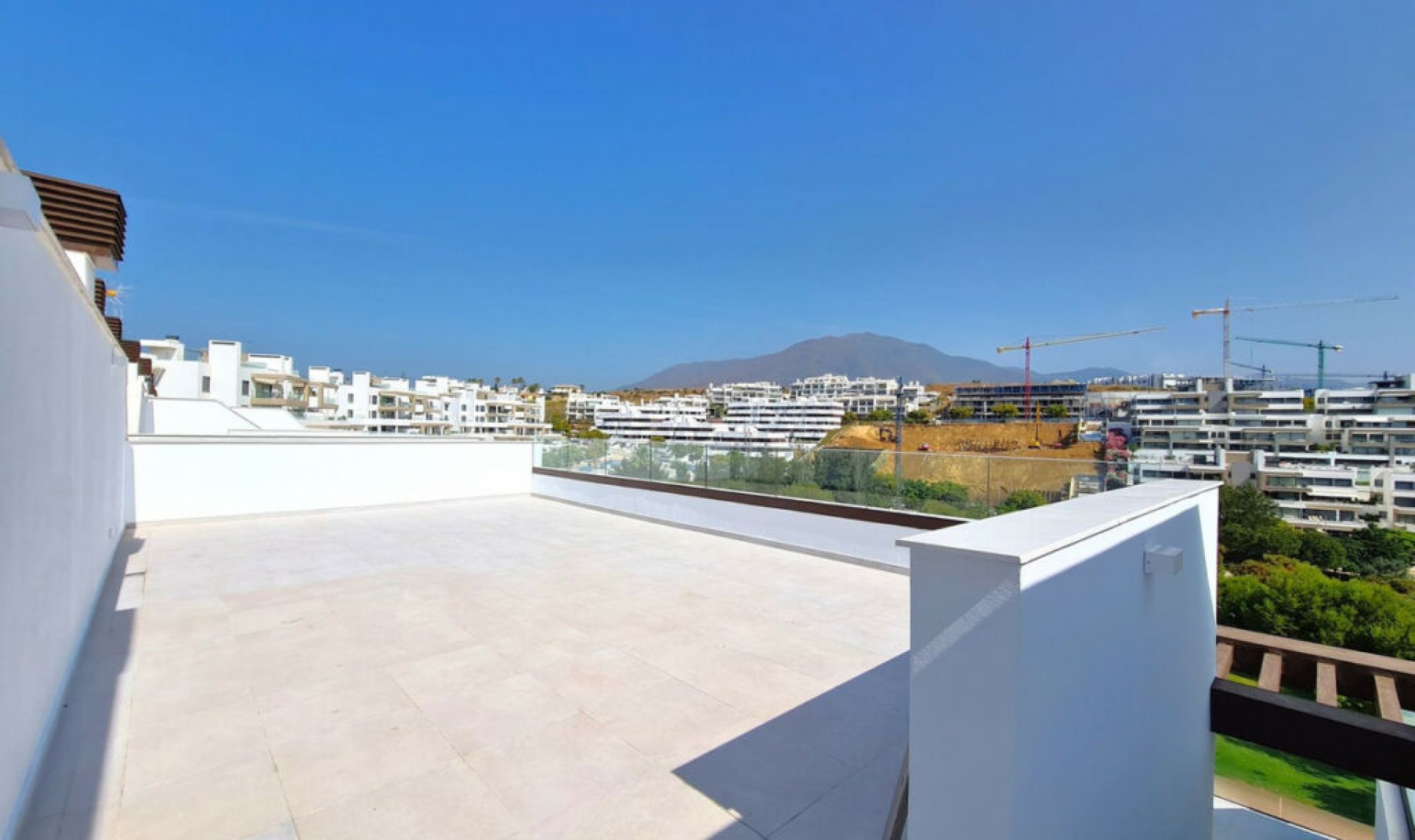 Resale - Apartment -
Estepona